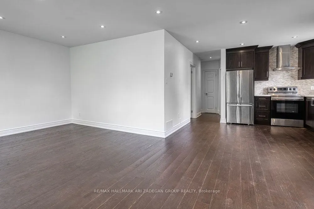 402 CENTRE Street E