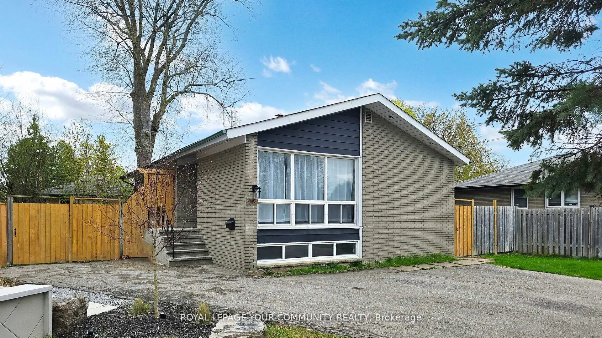 446 Lynett Crescent