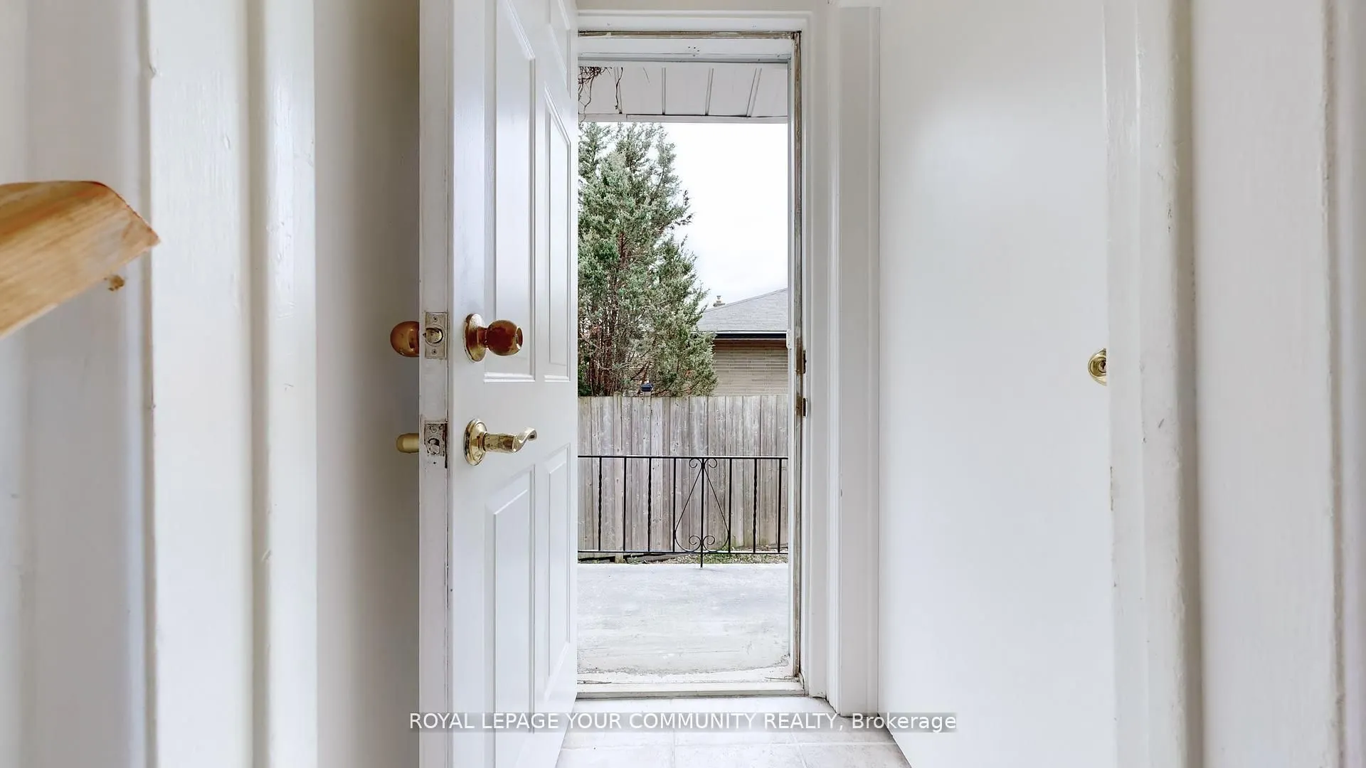 446 Lynett Crescent