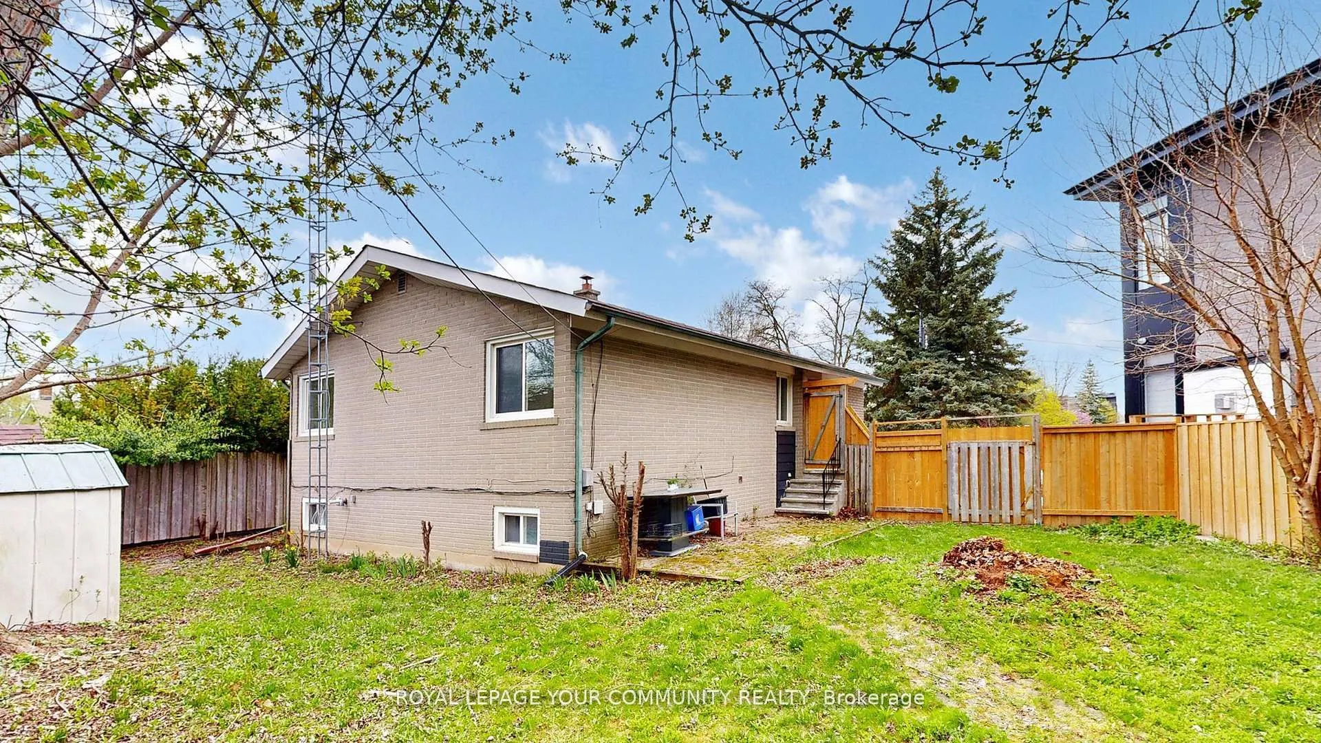 446 Lynett Crescent