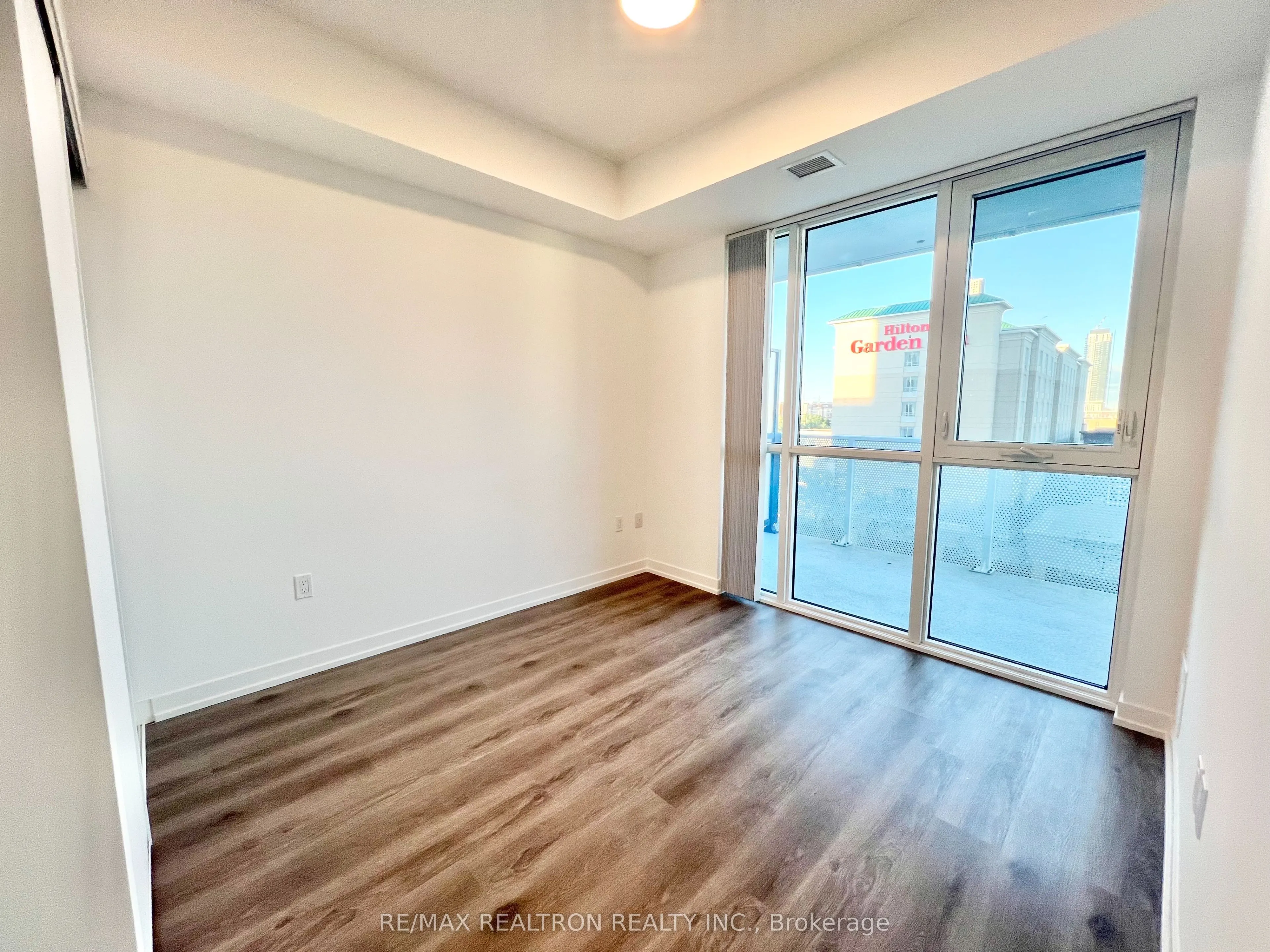 28 Interchange Way, #511