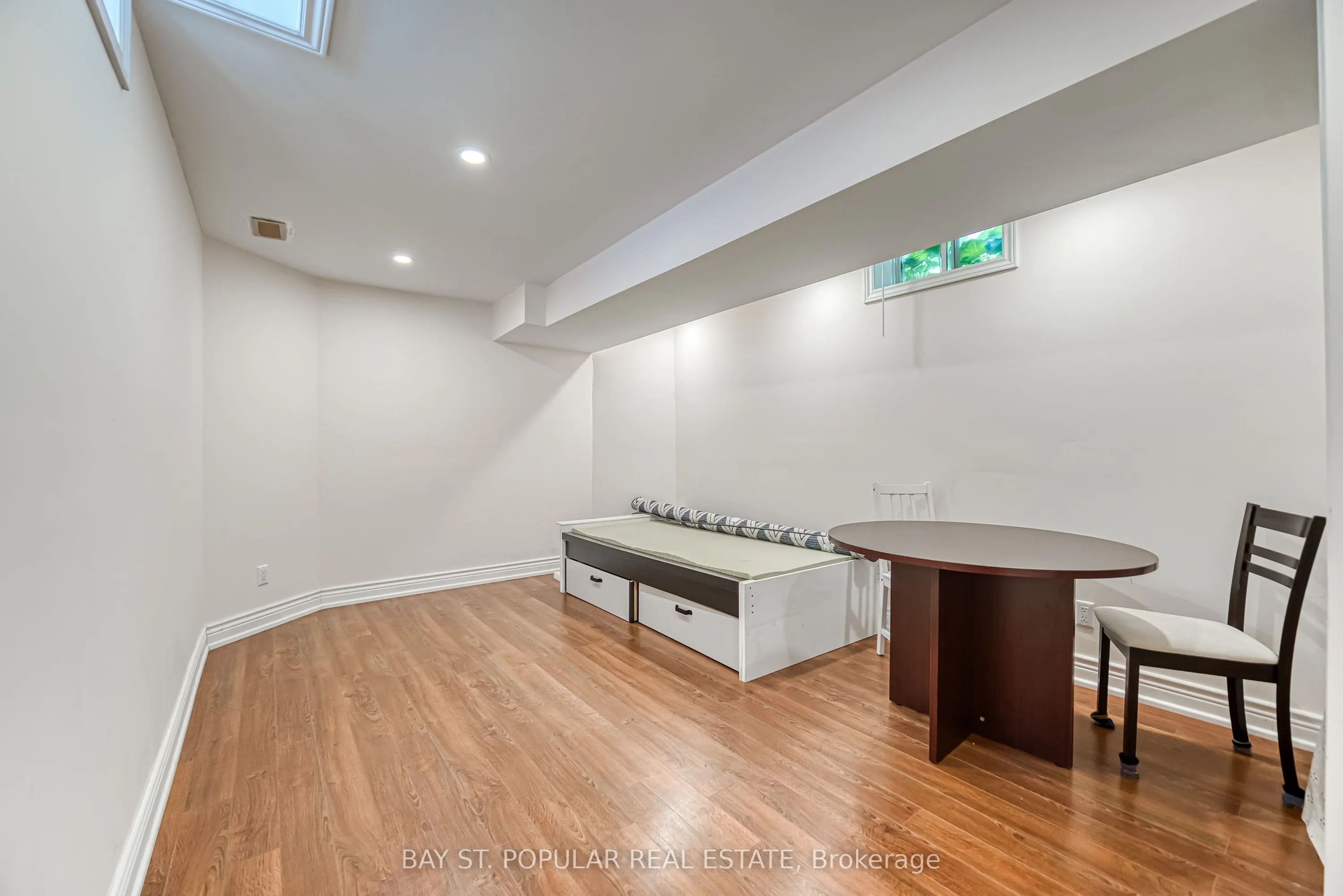 121 Hillwood Street