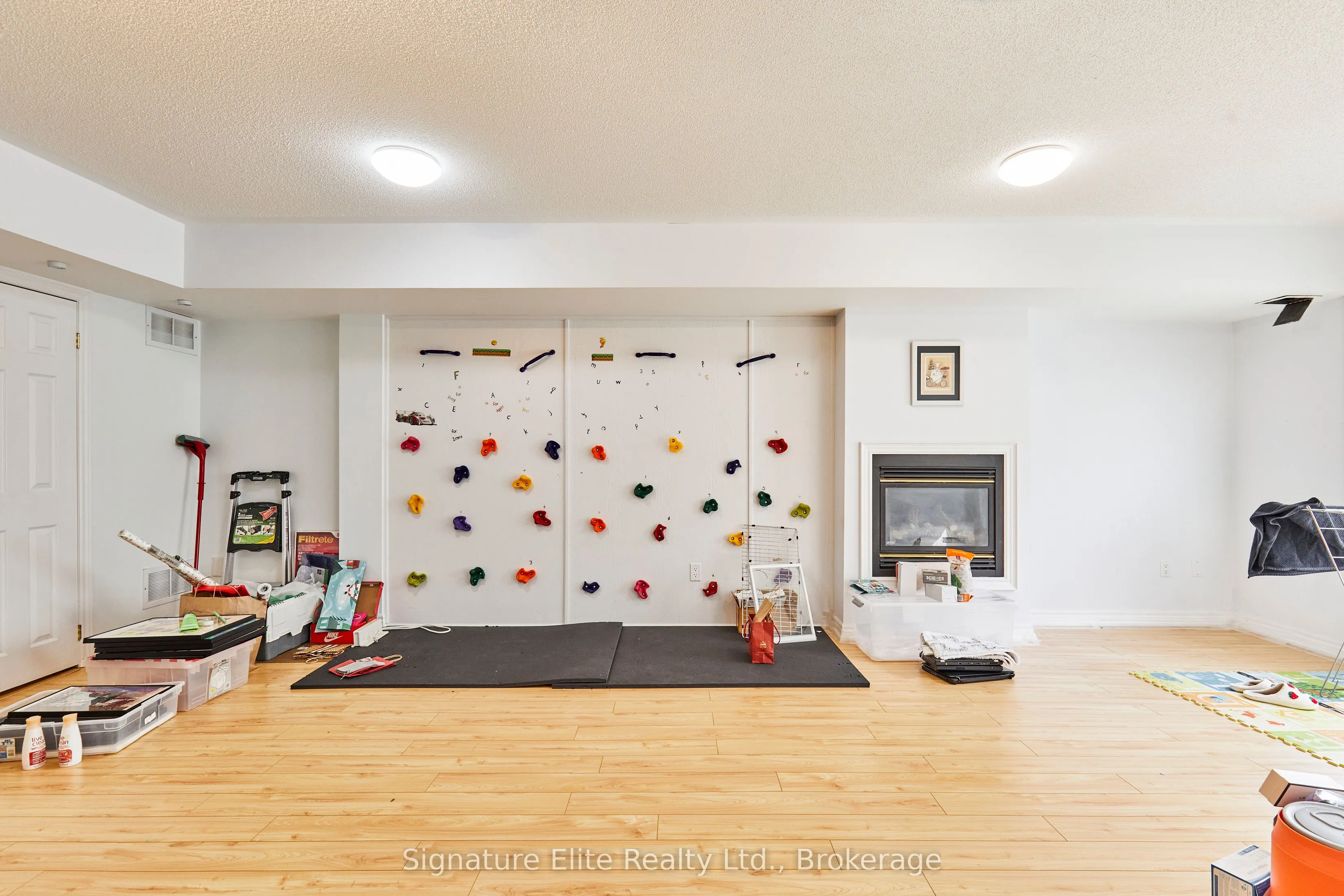 158 Galleria Parkway