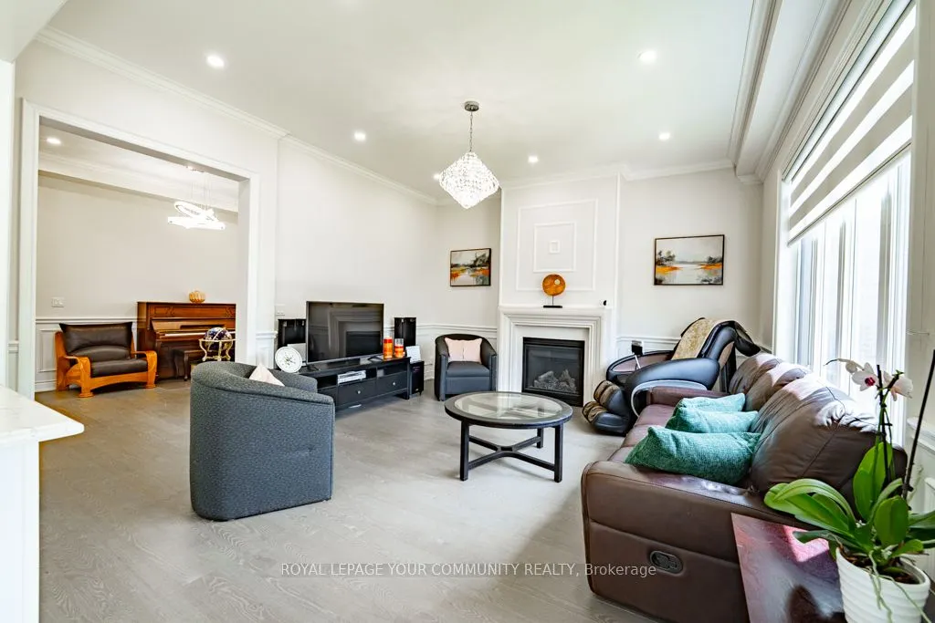 18 Maple Fields Circle W