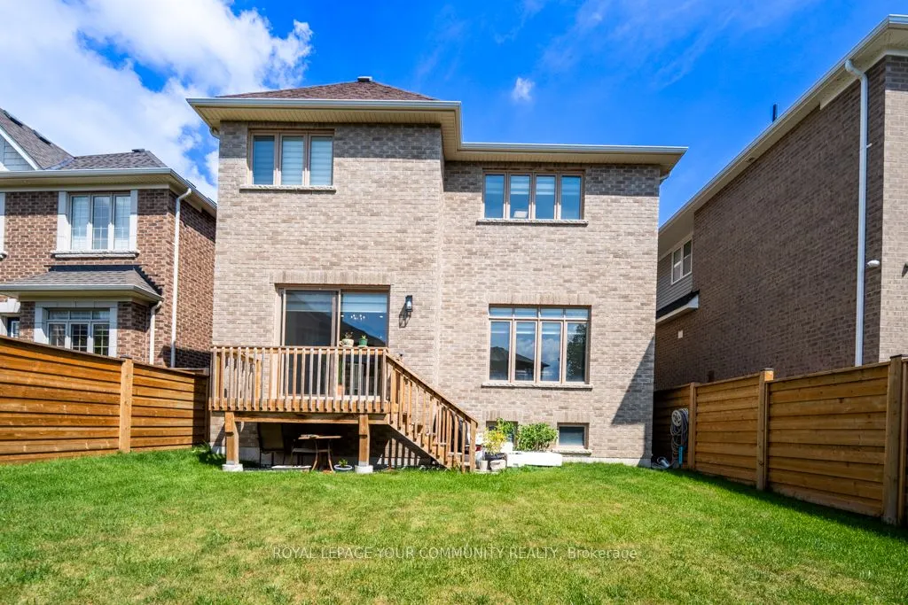 18 Maple Fields Circle W