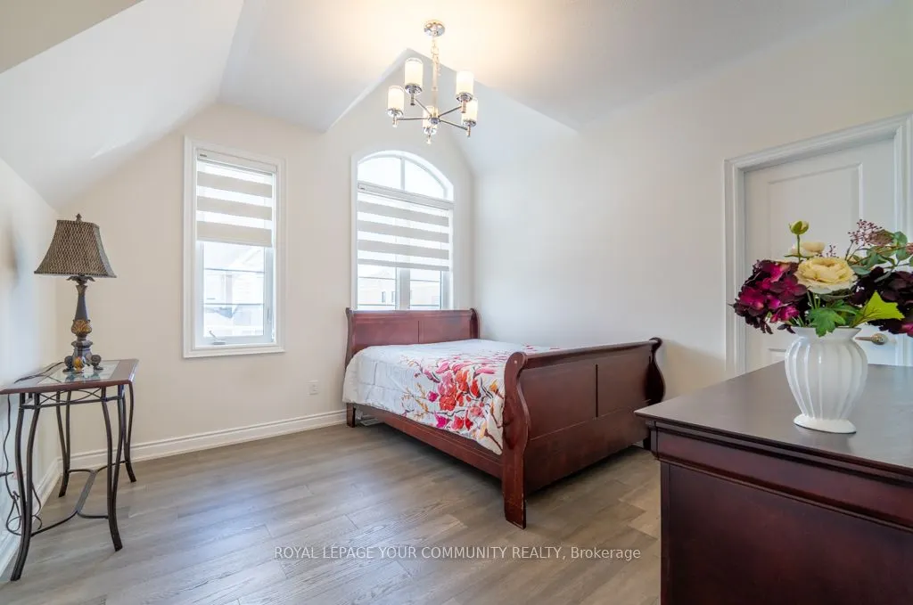 18 Maple Fields Circle W