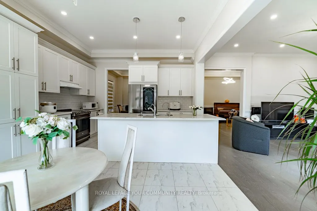 18 Maple Fields Circle W