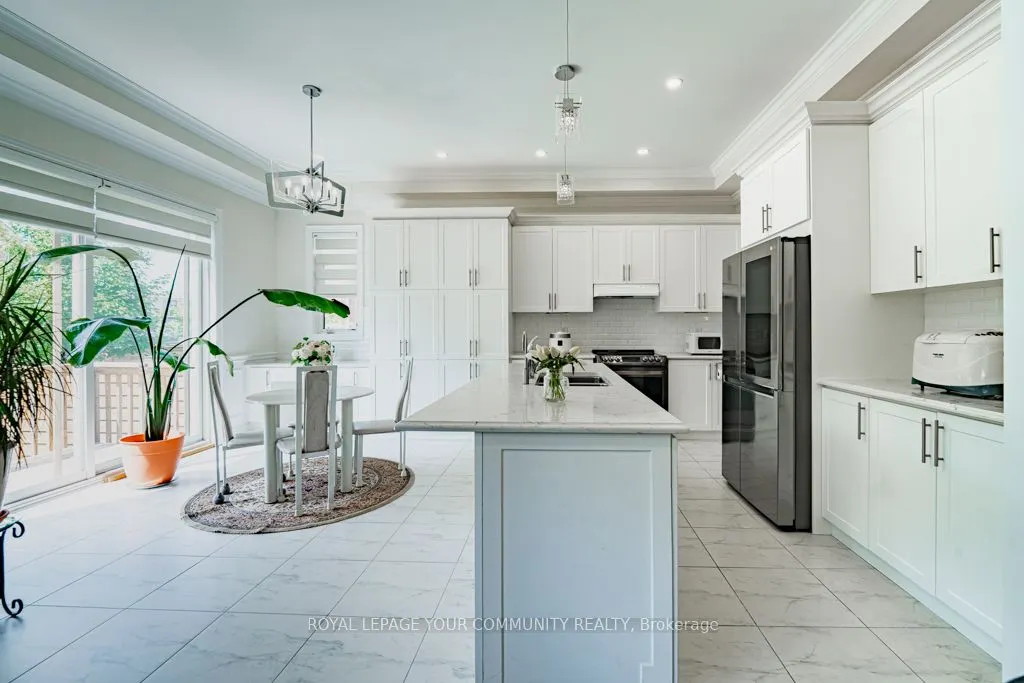 18 Maple Fields Circle W