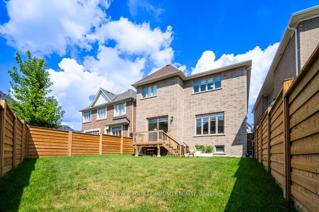 18 Maple Fields Circle W