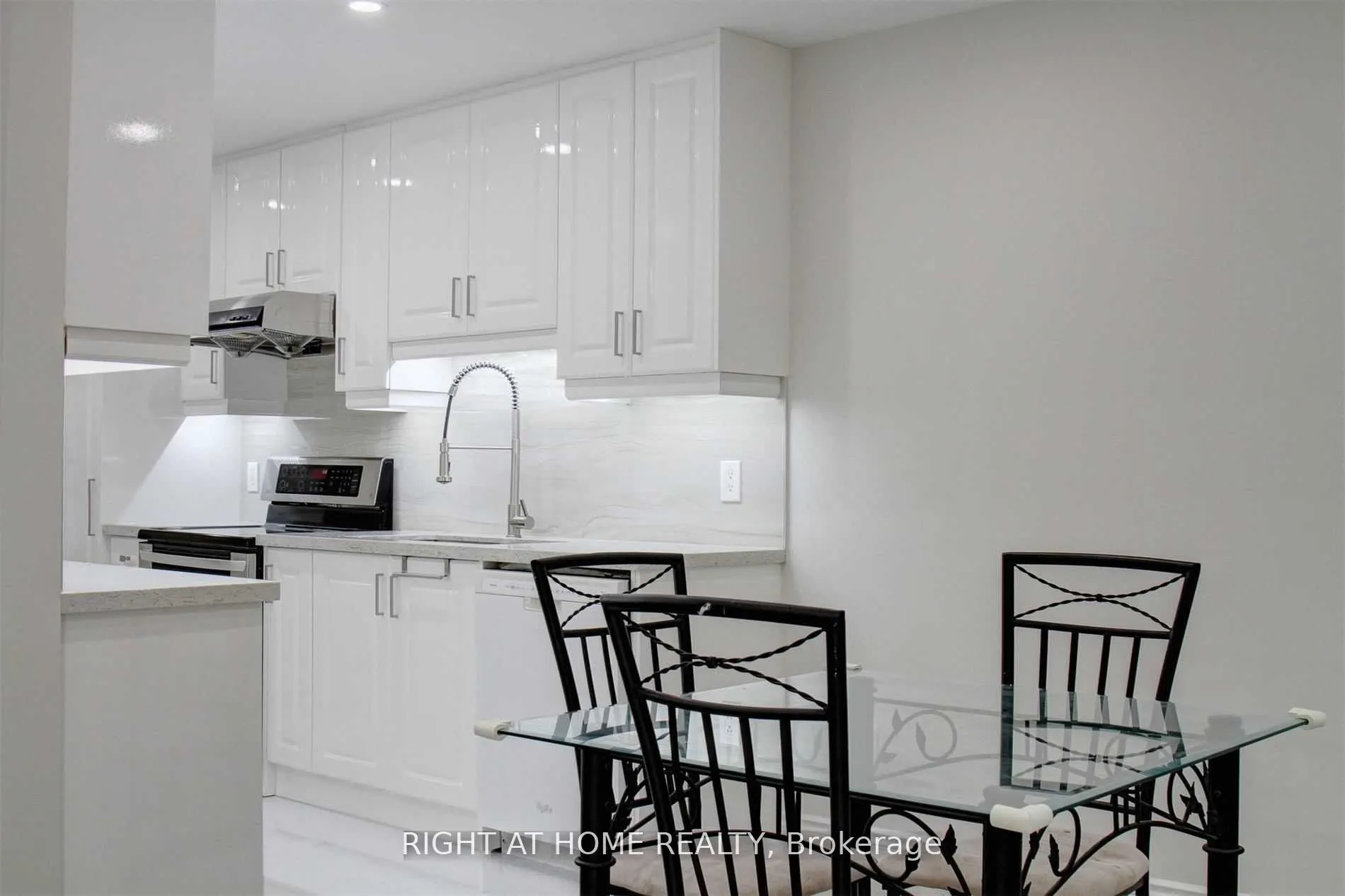 28 Baywood Court