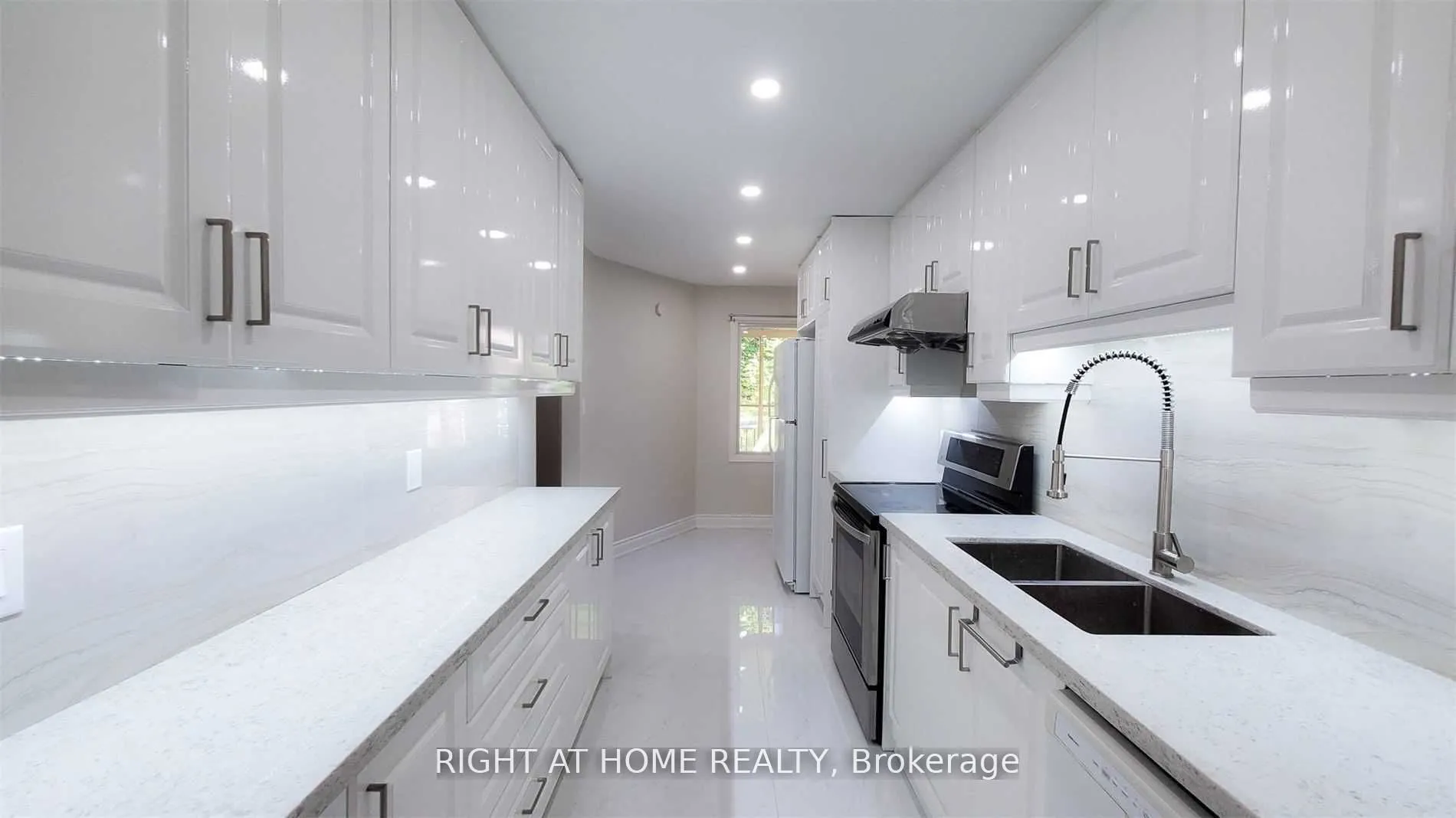 28 Baywood Court
