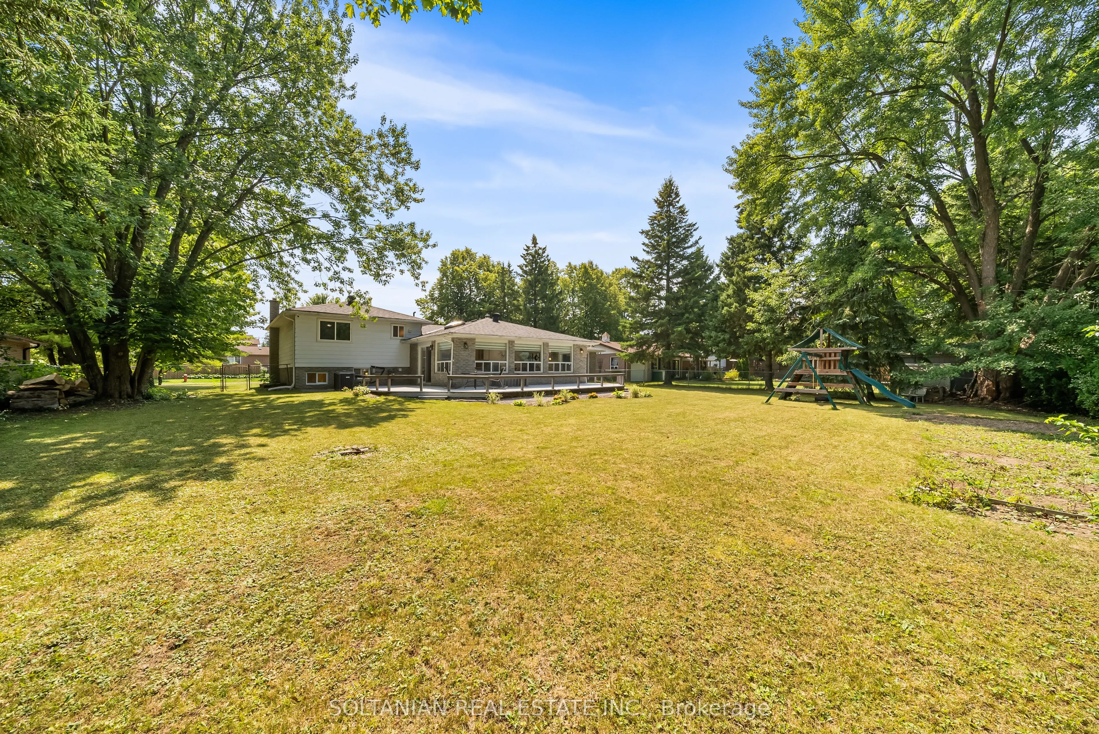 66 Lakeland Crescent