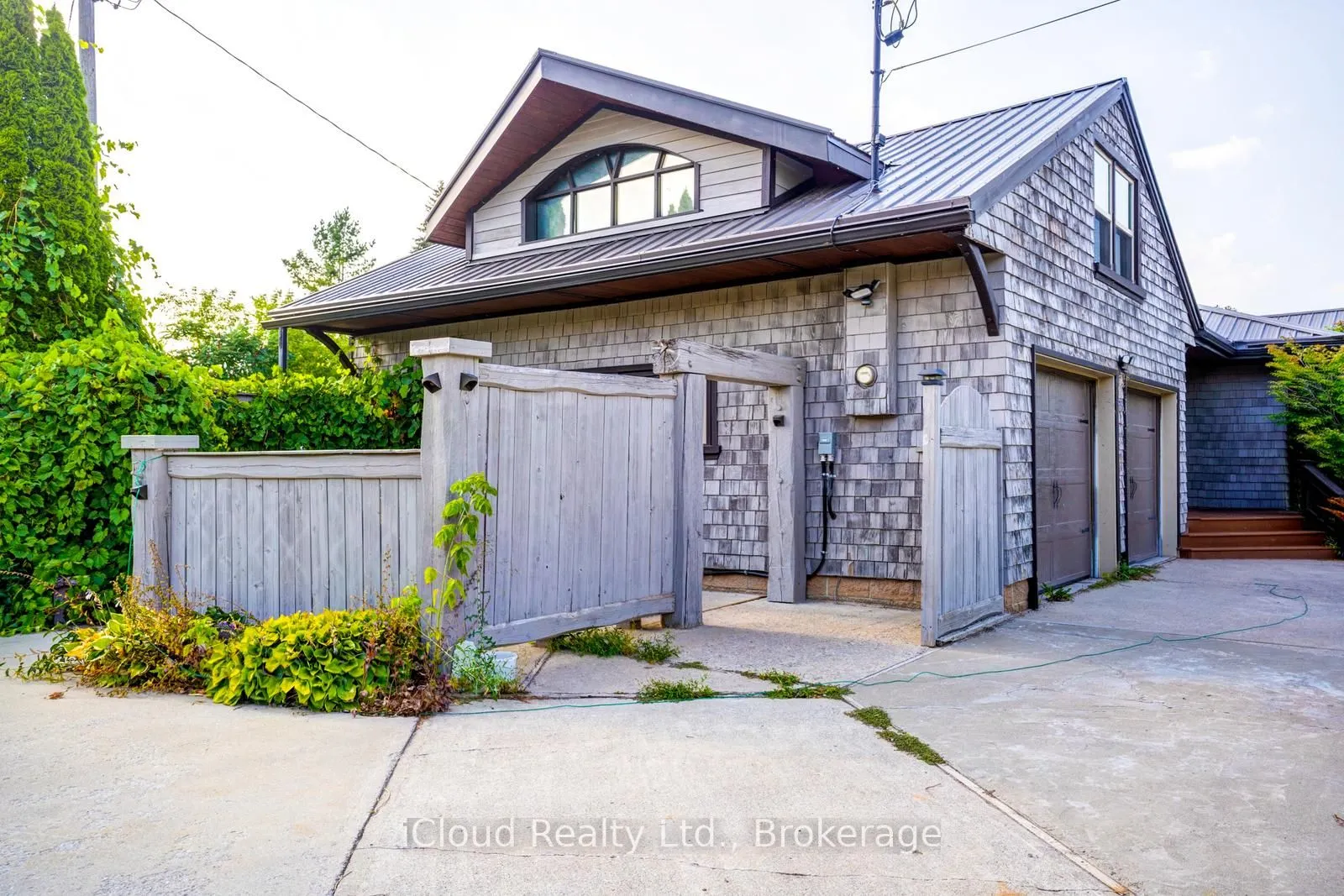 523 Lake Drive E