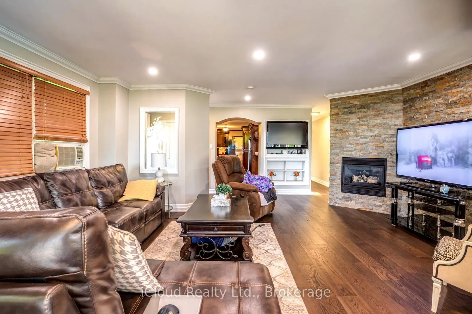 523 Lake Drive E