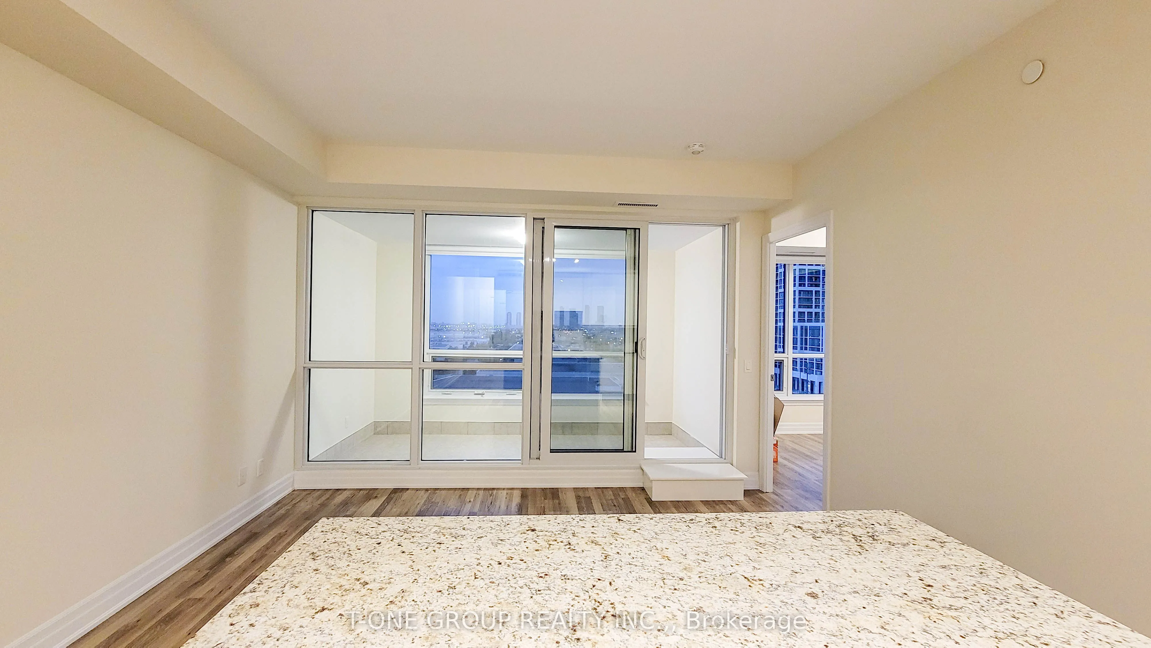 9075 Jane Street, #906