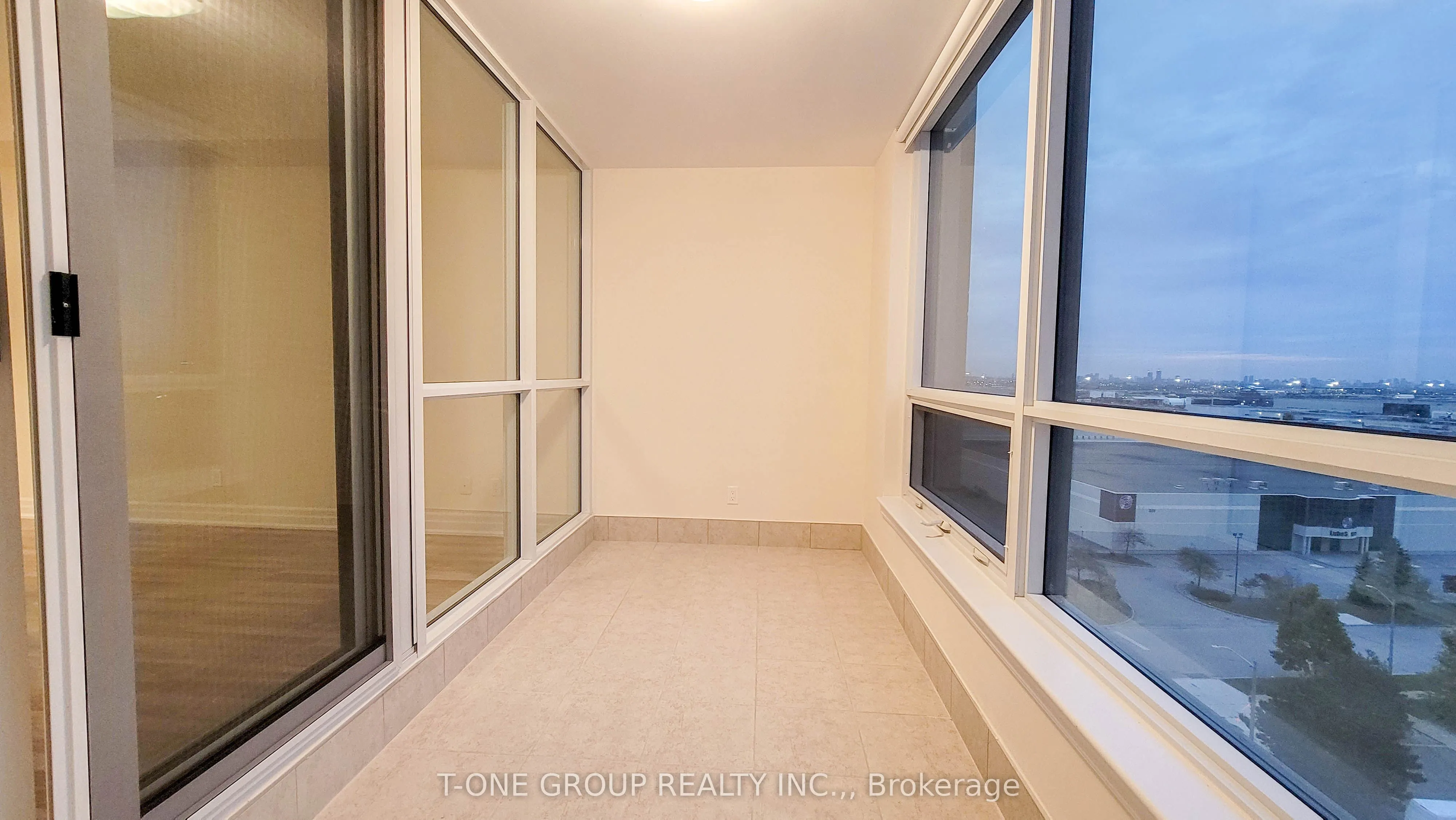 9075 Jane Street, #906