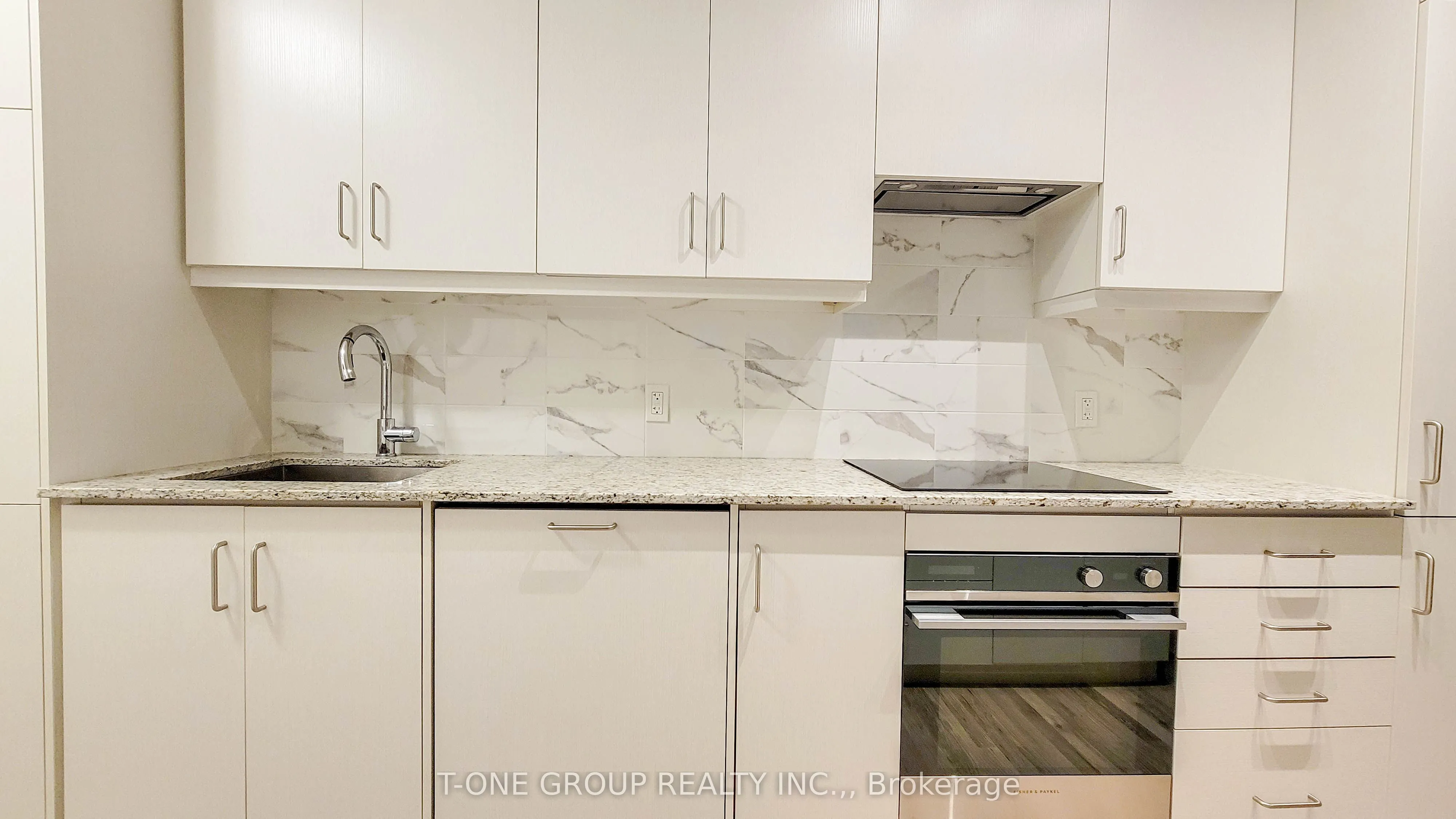 9075 Jane Street, #906