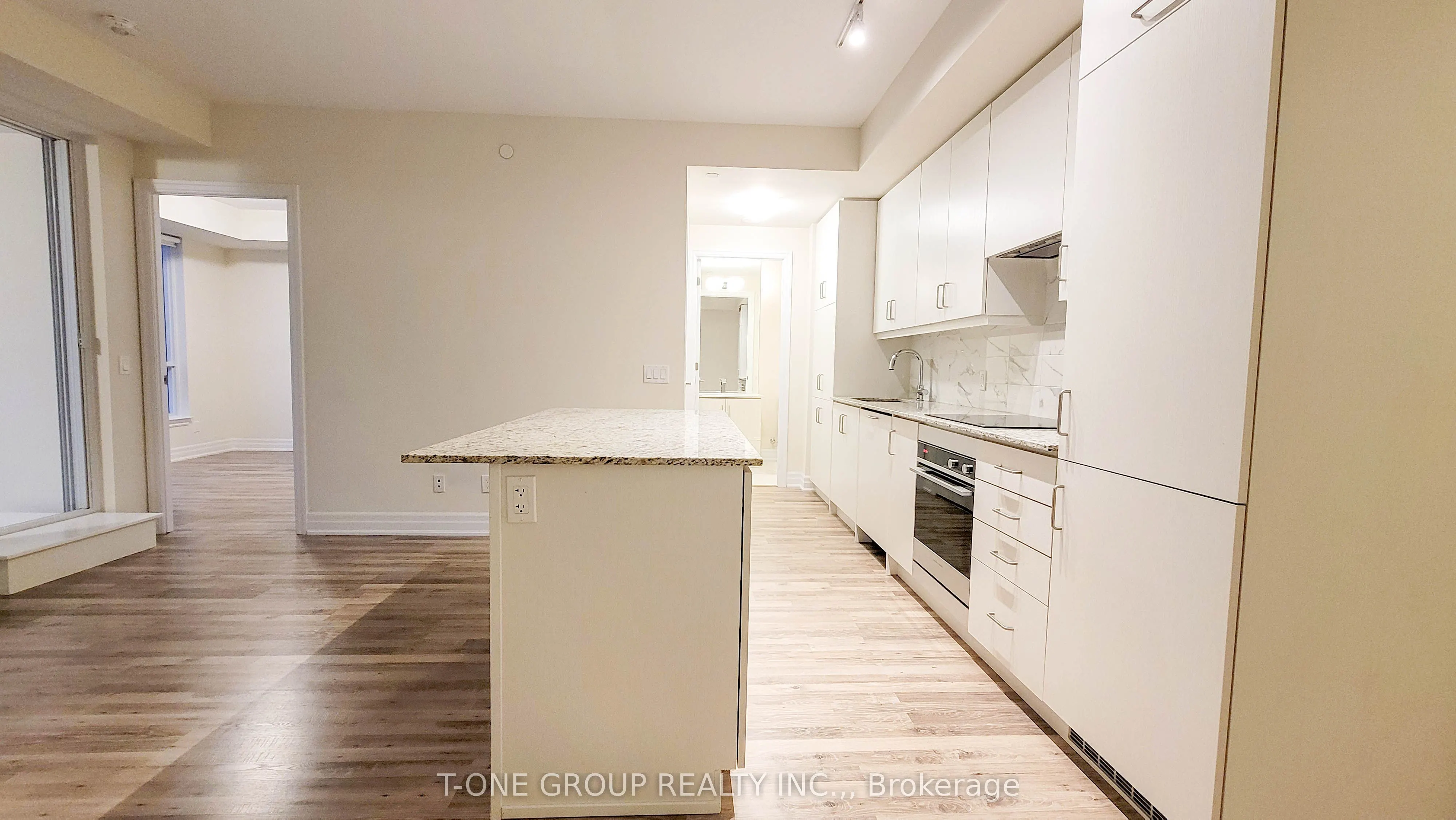 9075 Jane Street, #906