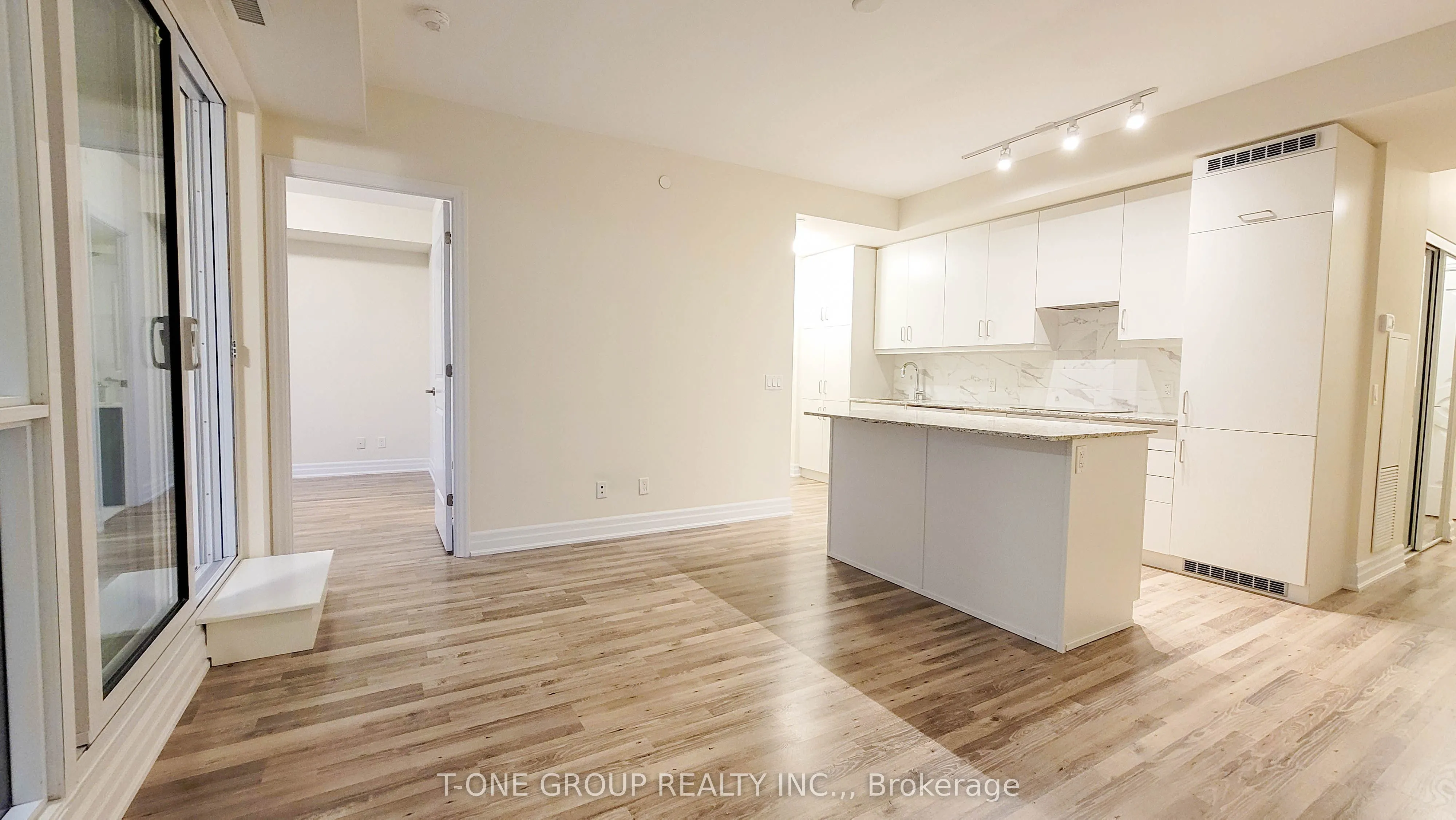 9075 Jane Street, #906