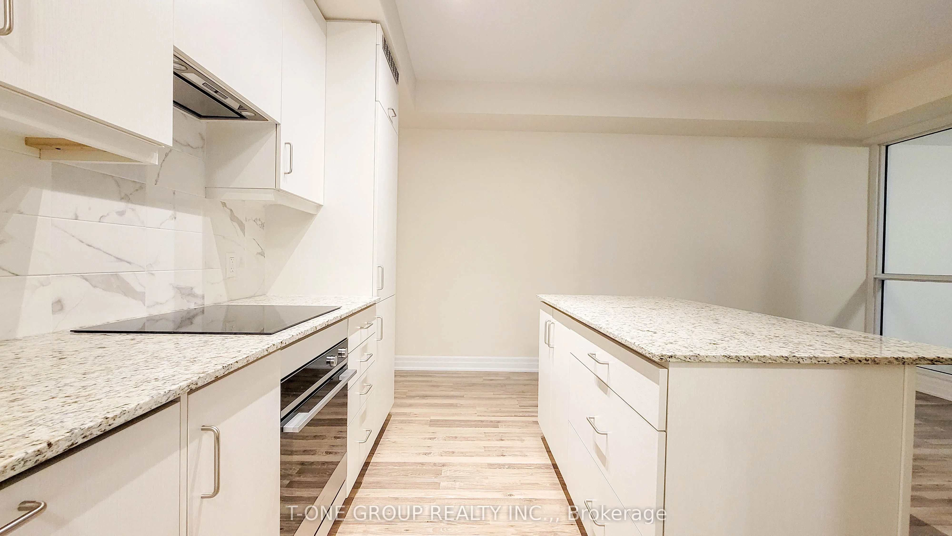 9075 Jane Street, #906