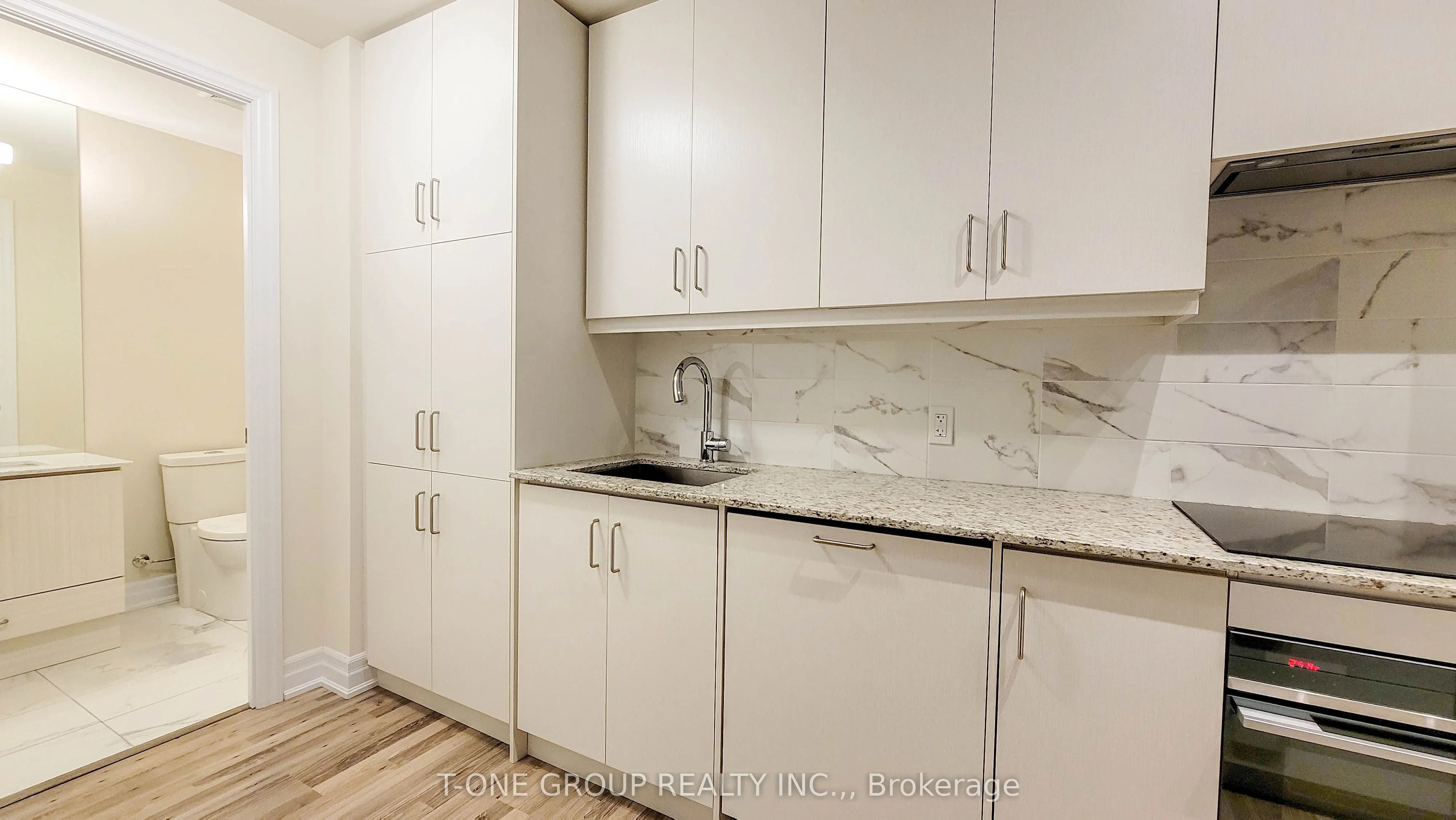 9075 Jane Street, #906