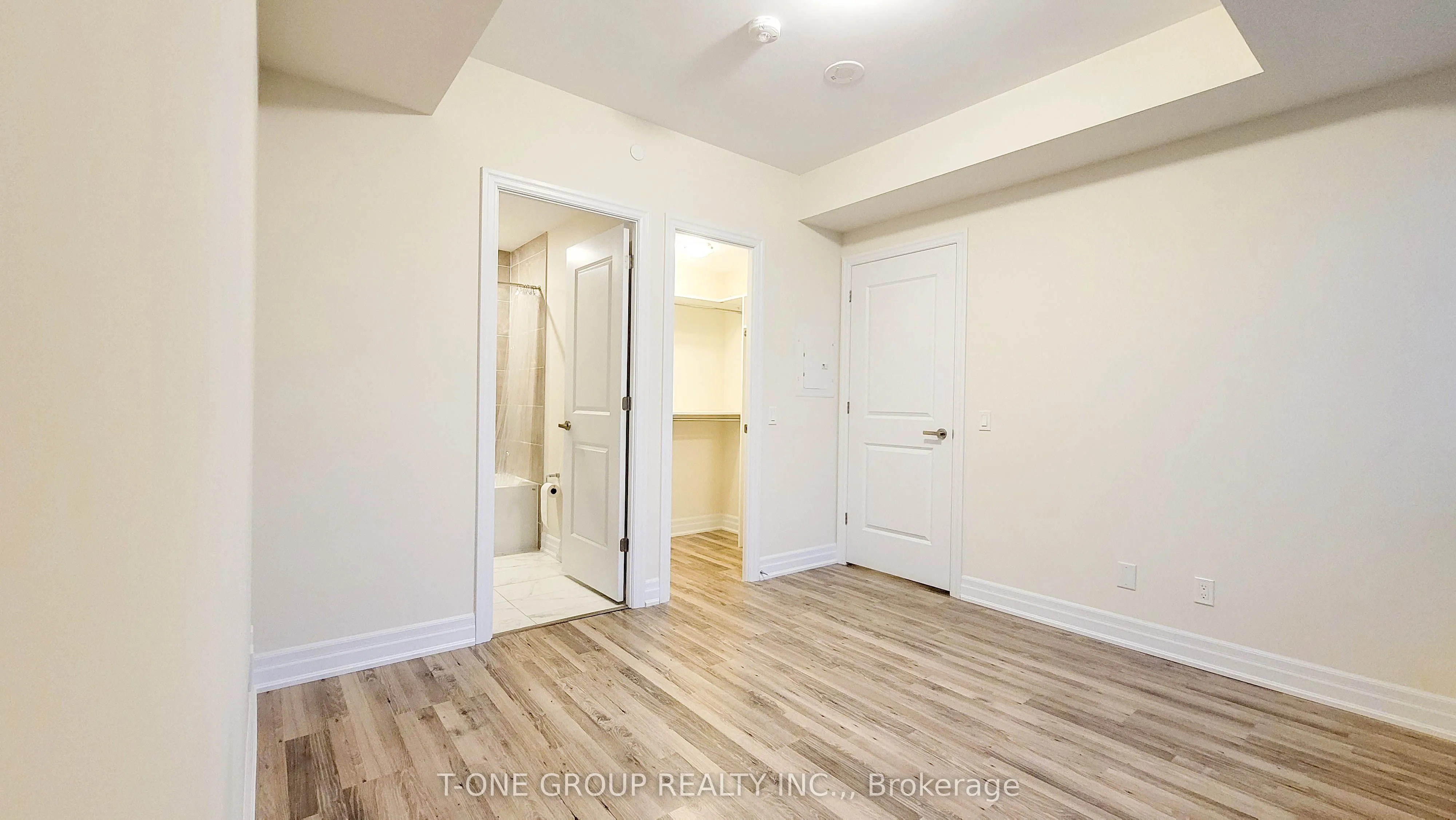 9075 Jane Street, #906