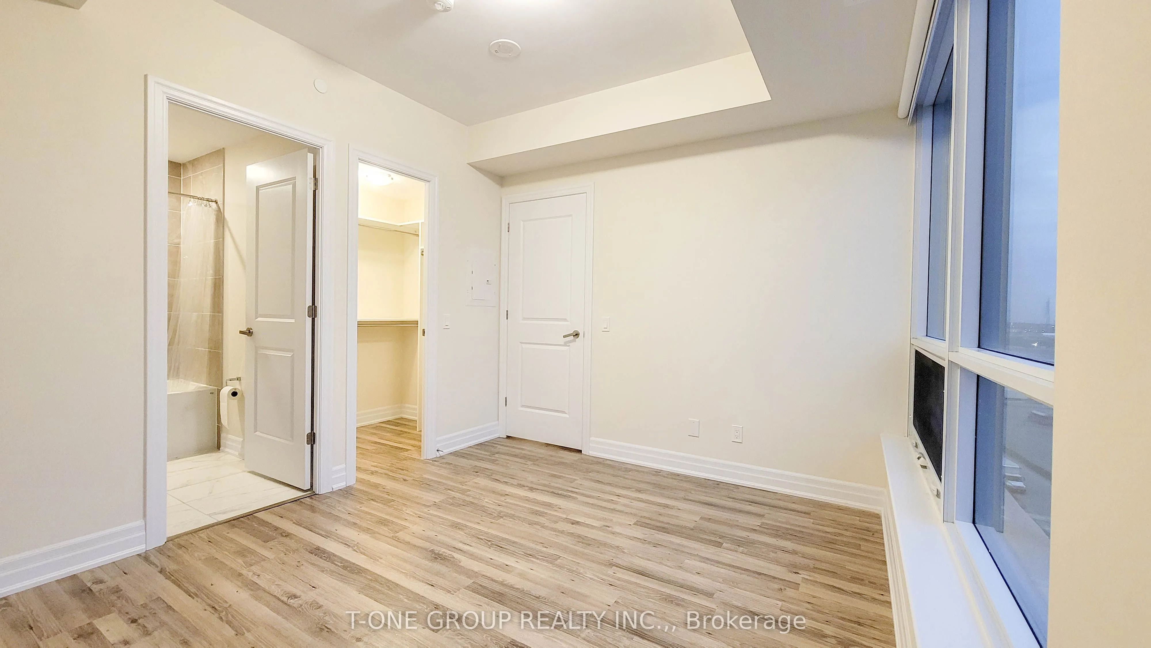 9075 Jane Street, #906