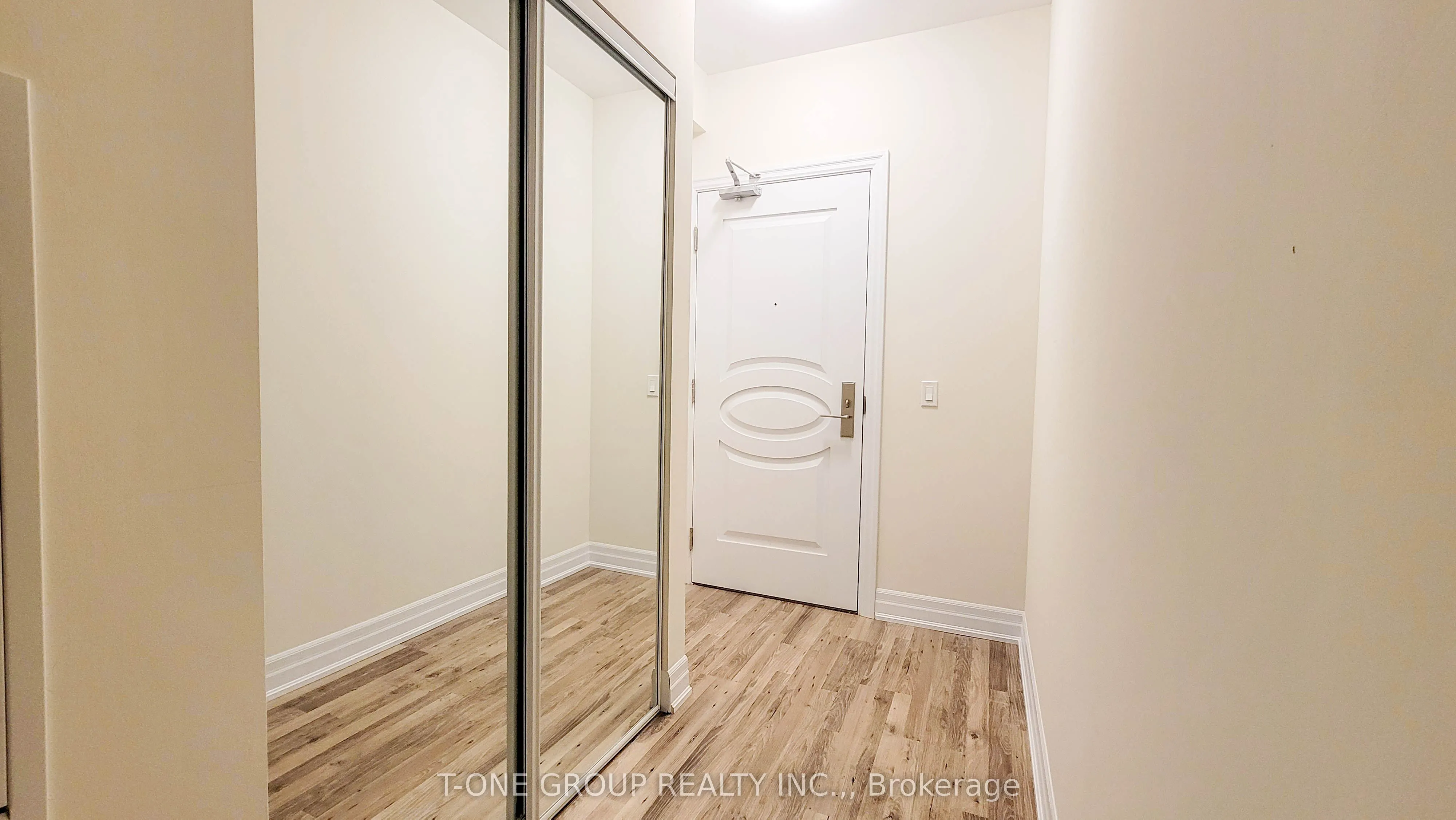 9075 Jane Street, #906