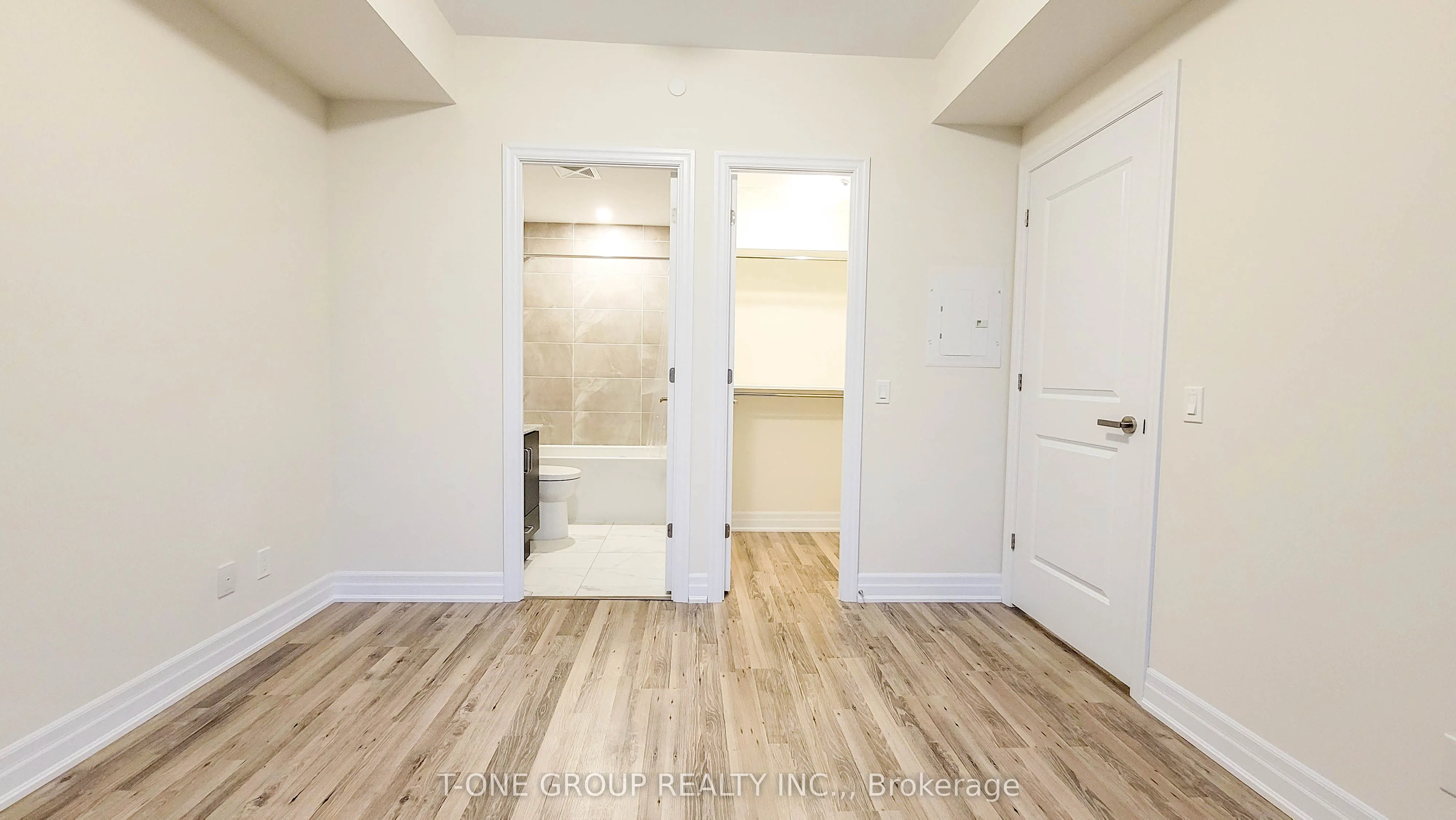 9075 Jane Street, #906
