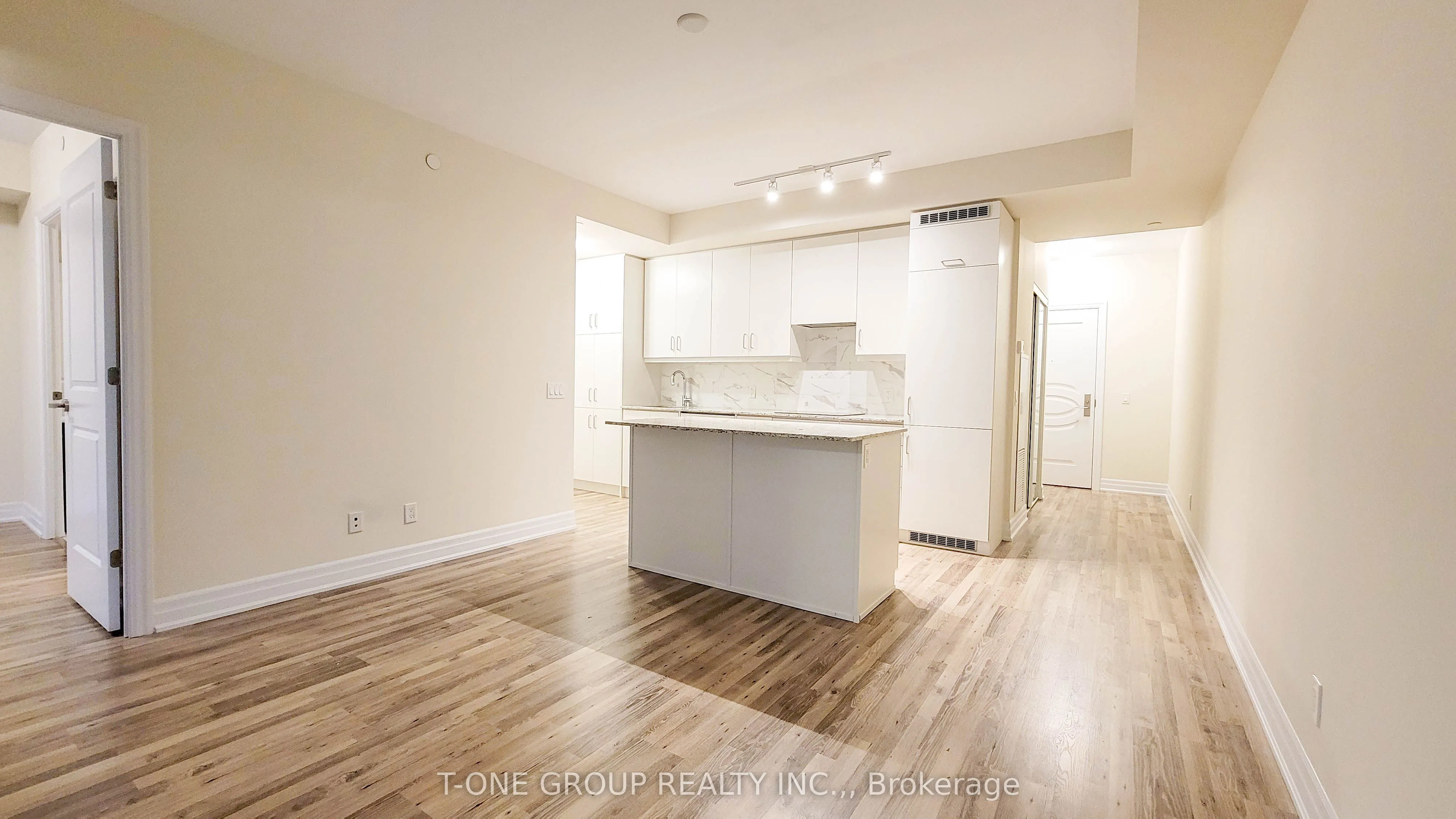 9075 Jane Street, #906