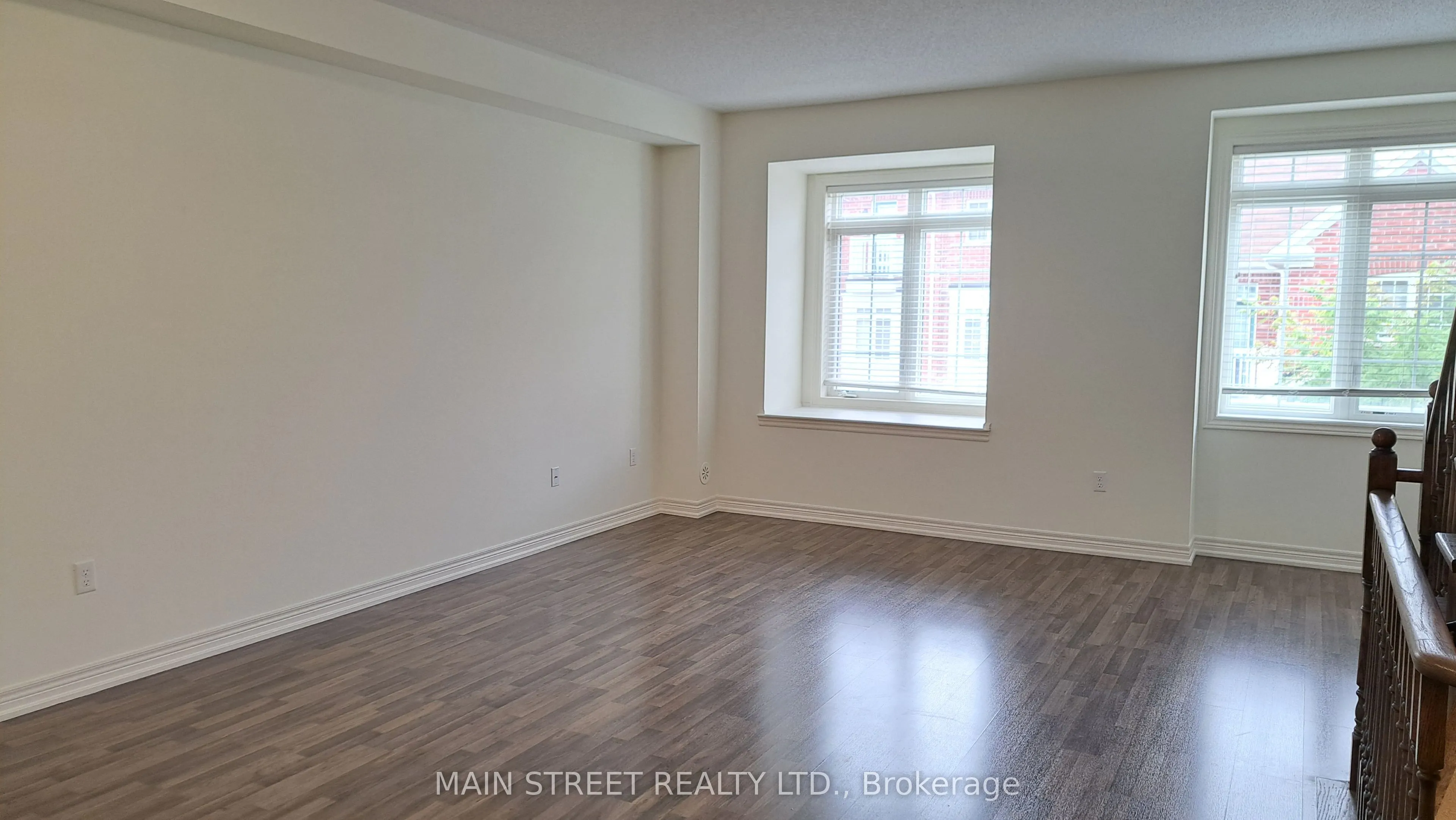 7 Roy Grove Way