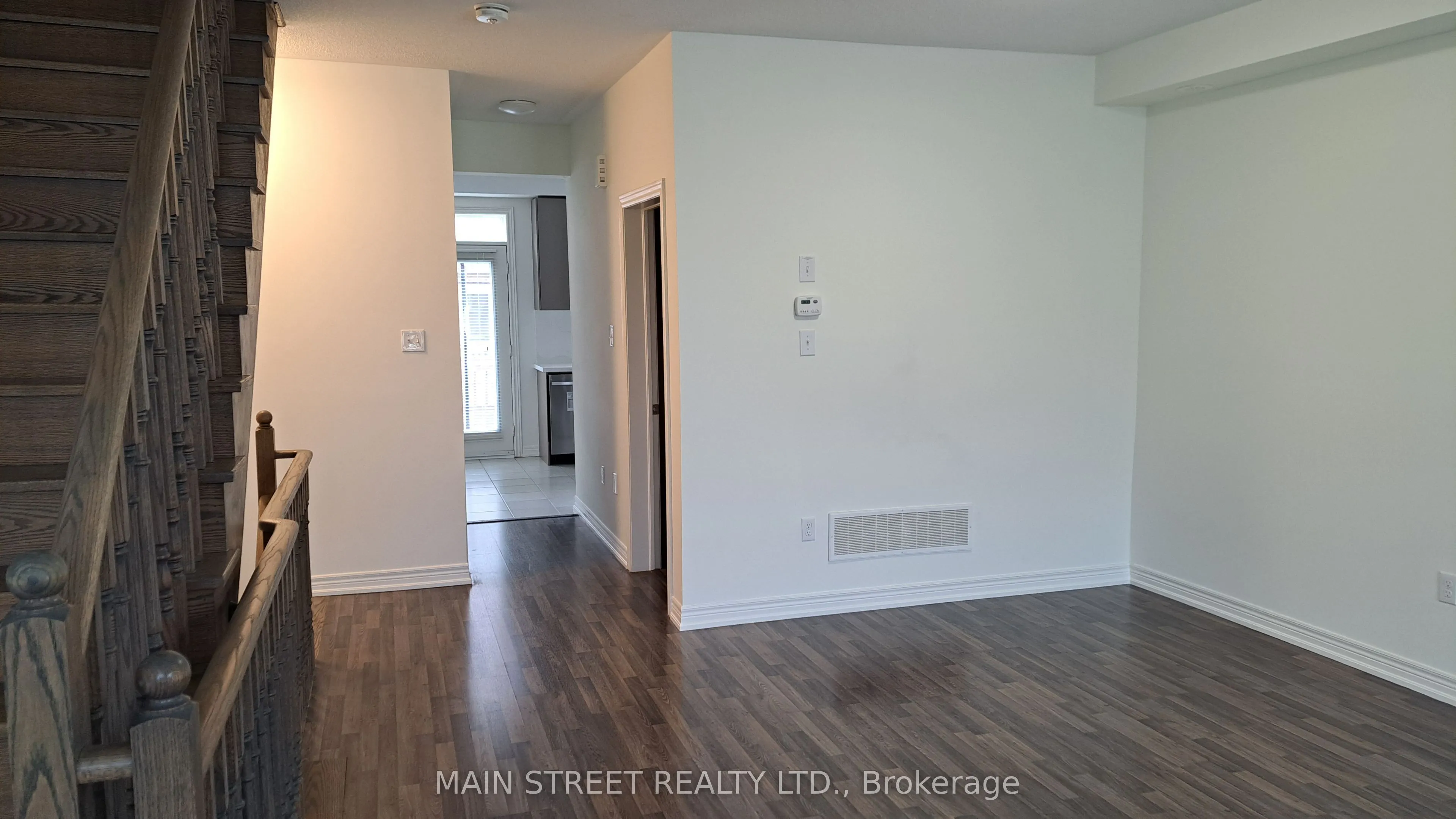 7 Roy Grove Way
