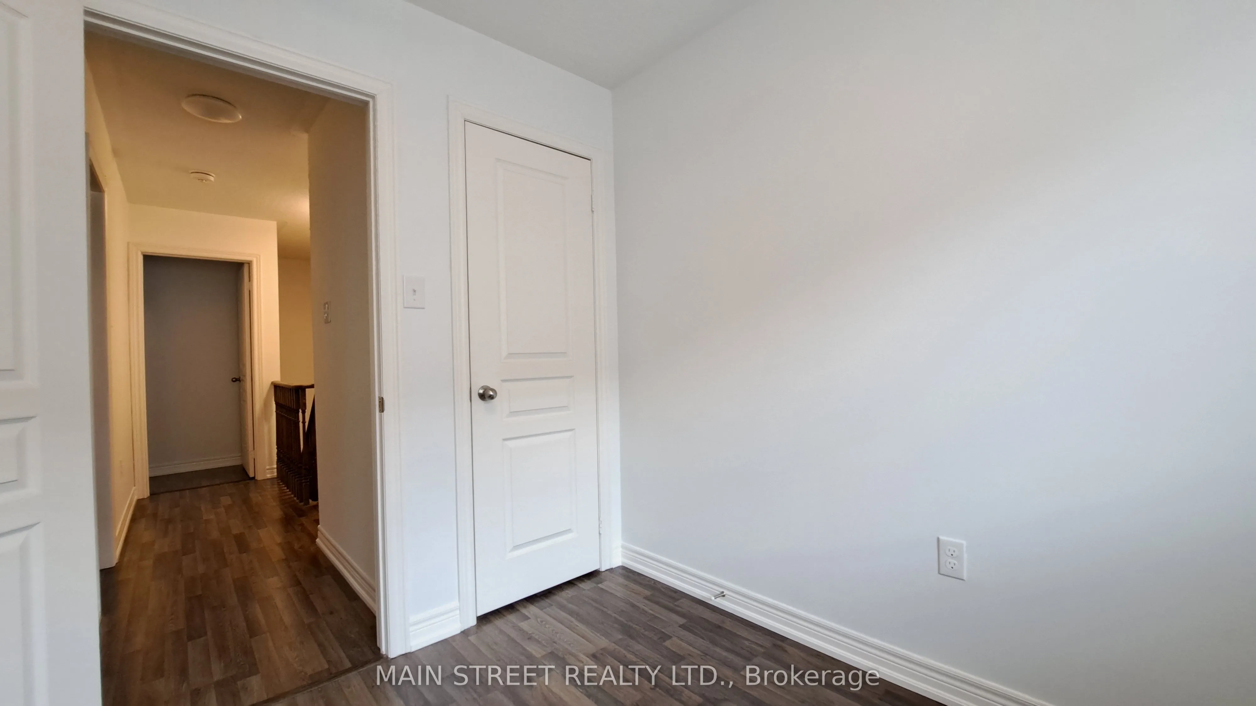 7 Roy Grove Way