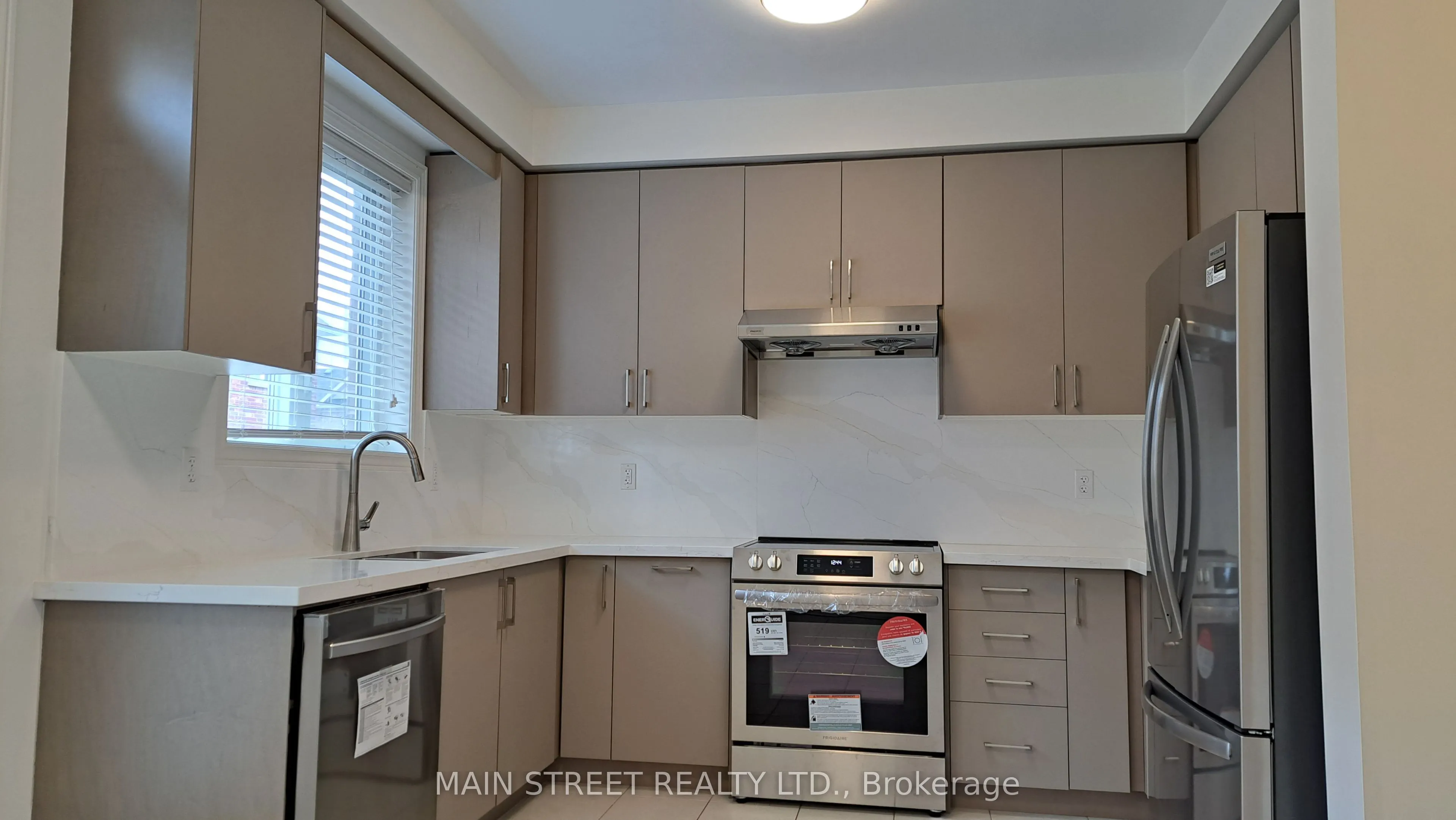 7 Roy Grove Way