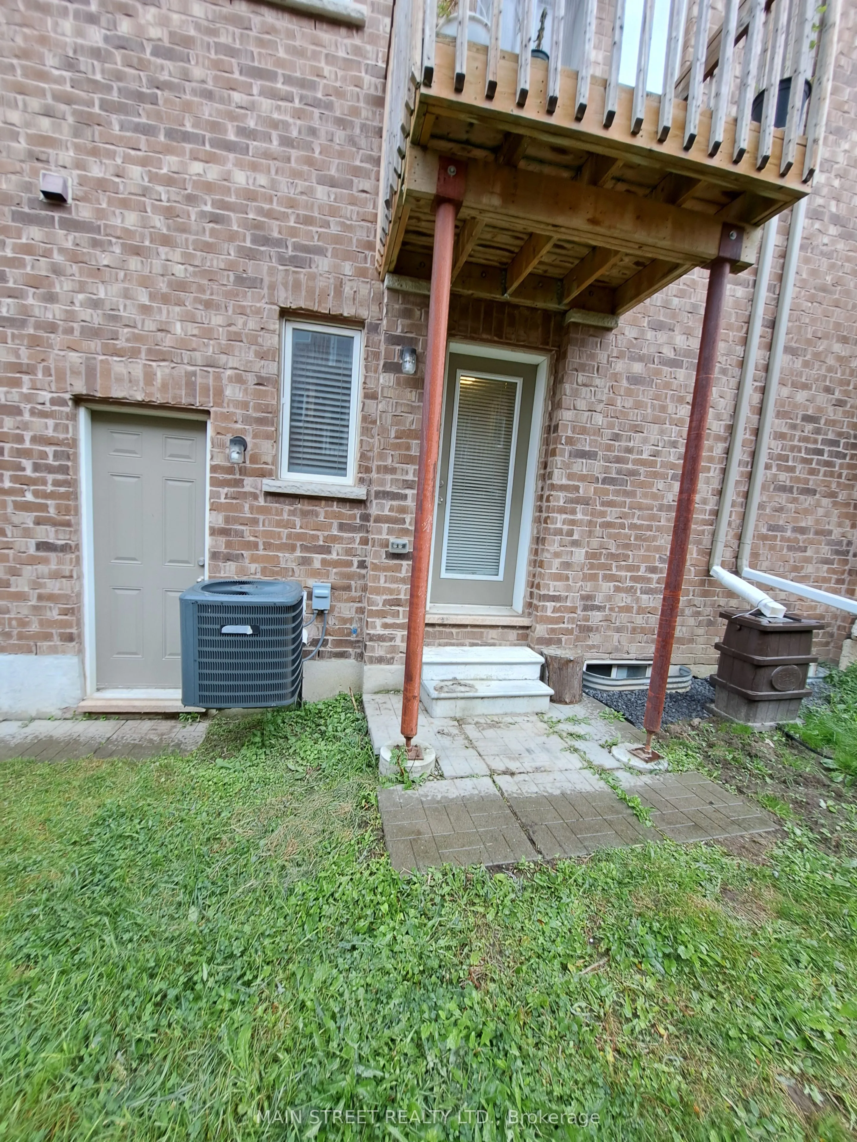 7 Roy Grove Way