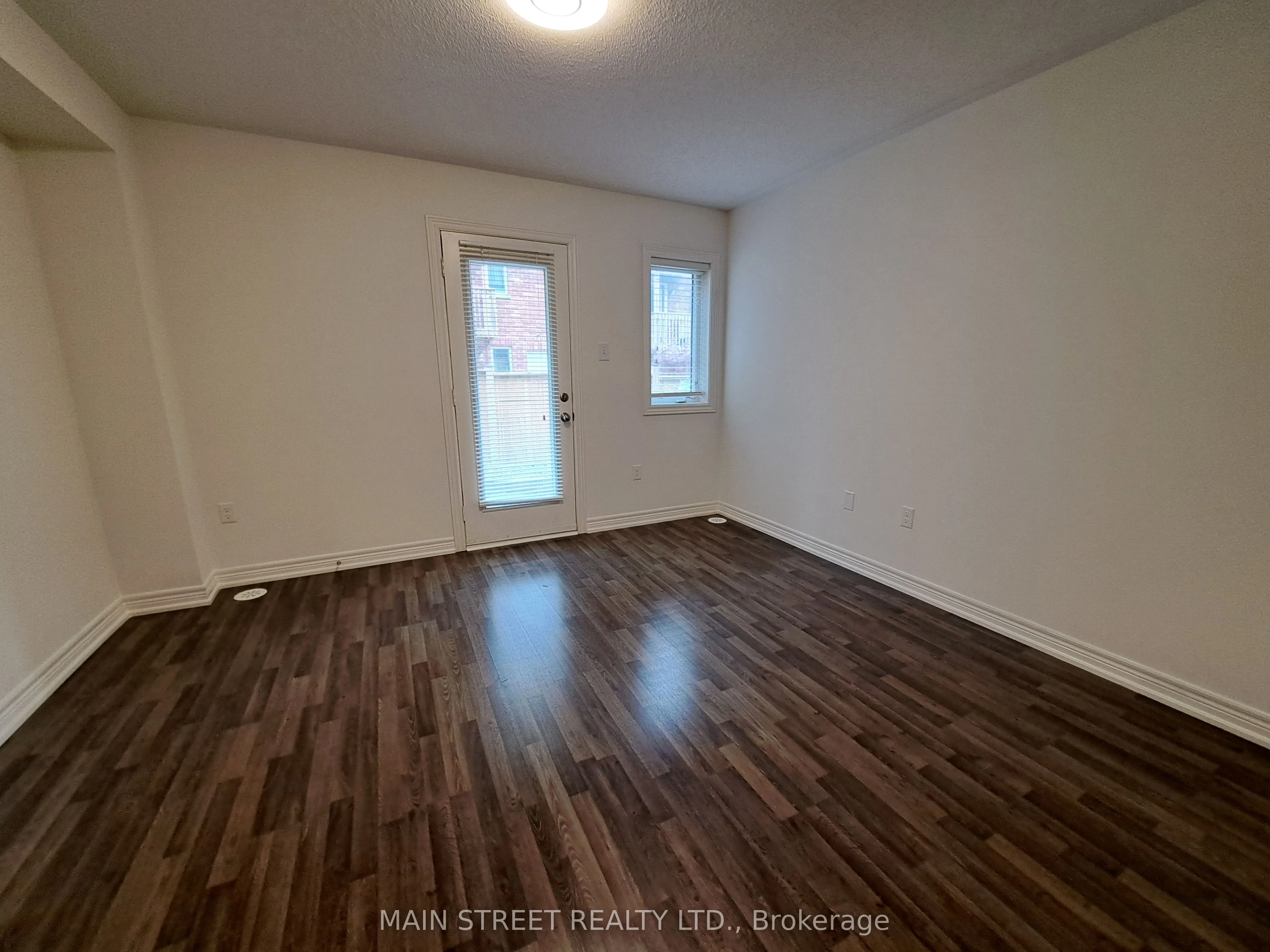 7 Roy Grove Way