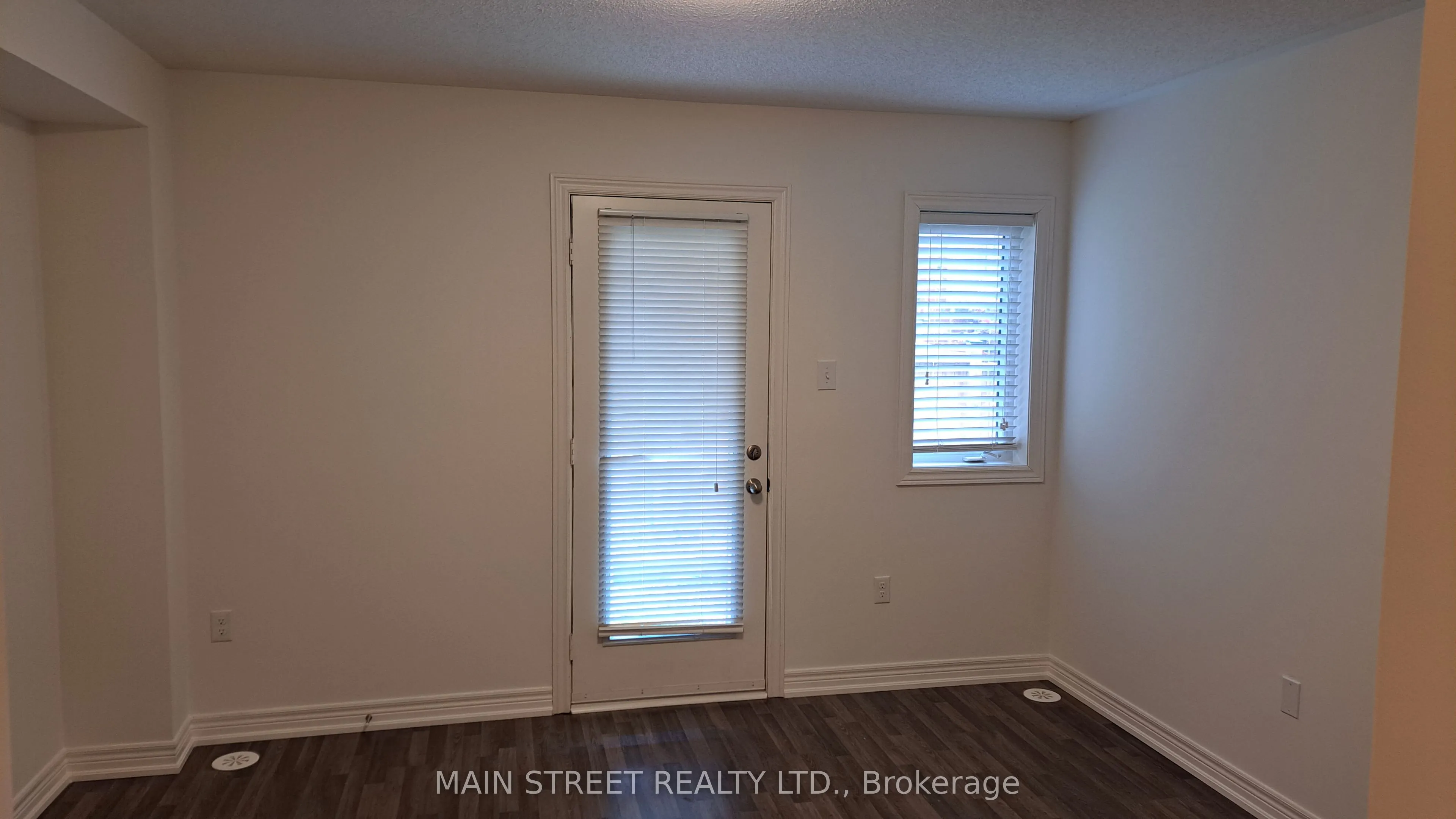7 Roy Grove Way