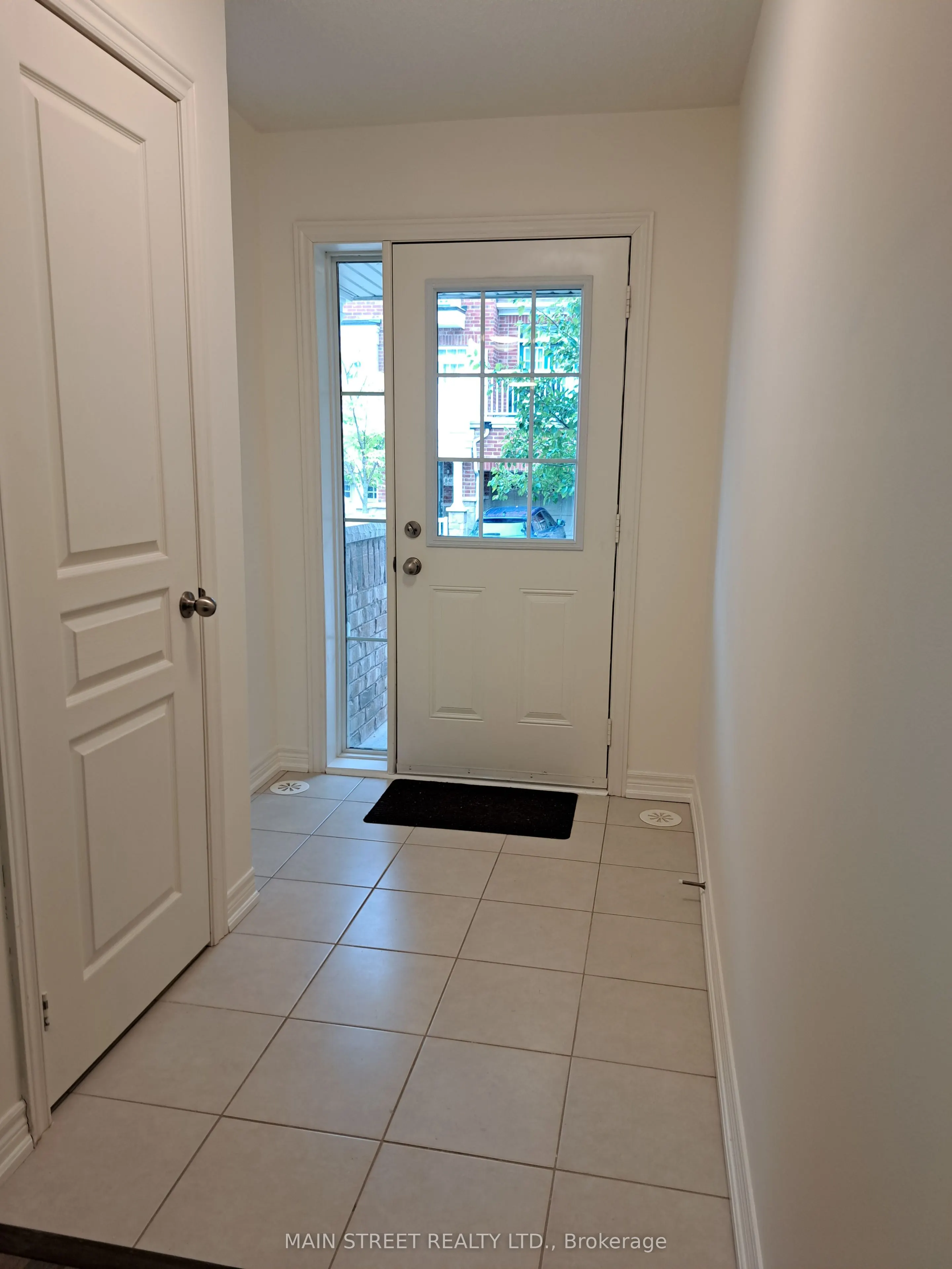 7 Roy Grove Way