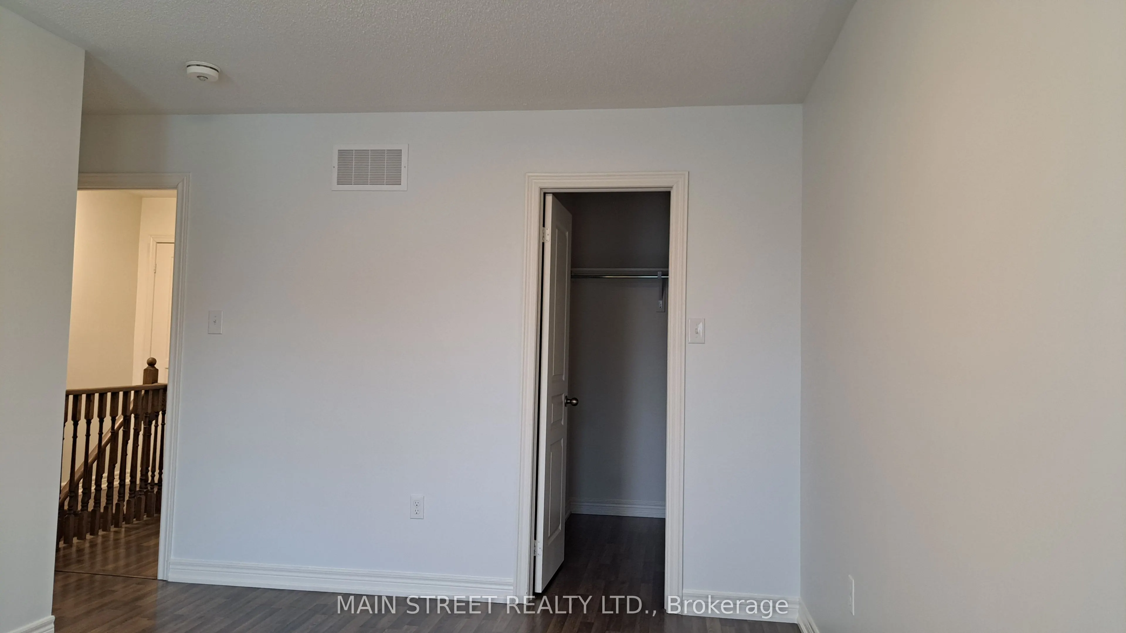 7 Roy Grove Way