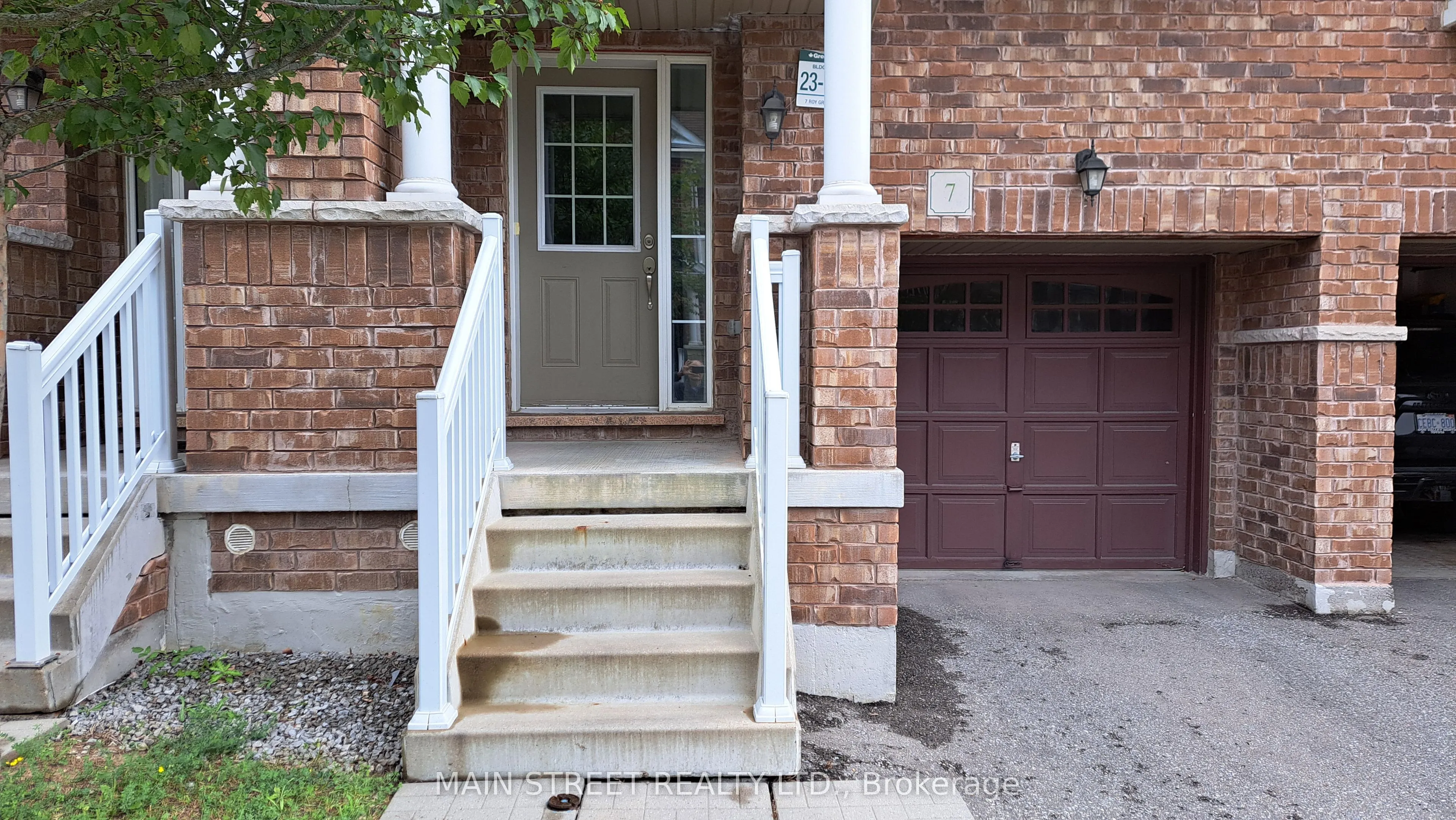 7 Roy Grove Way