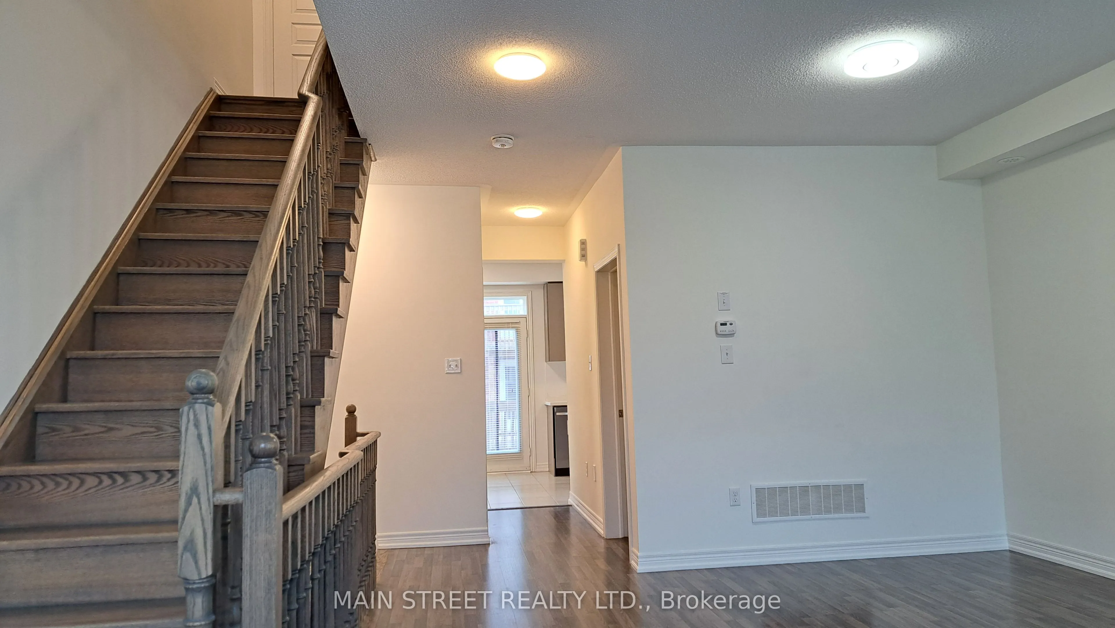 7 Roy Grove Way