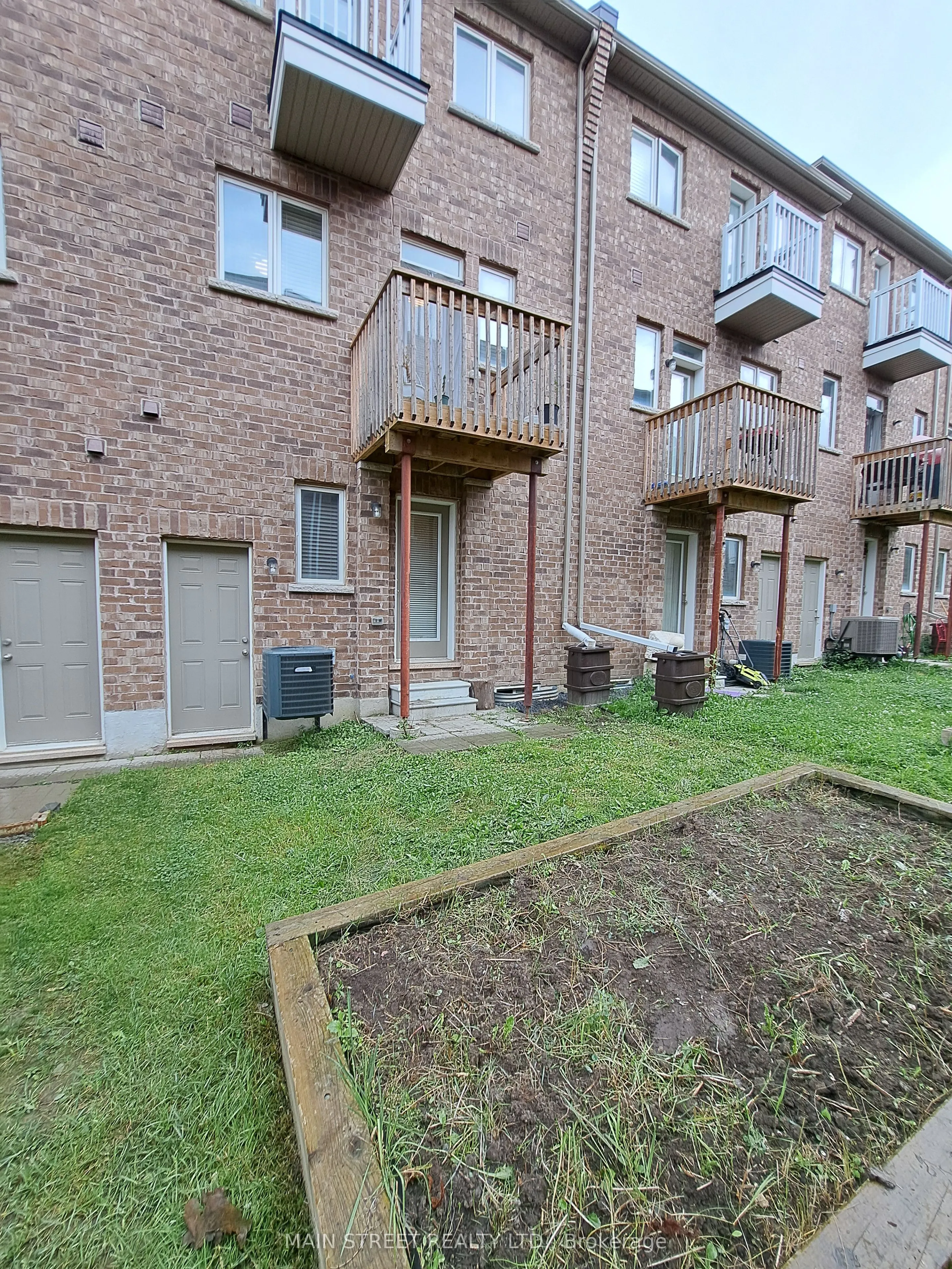 7 Roy Grove Way
