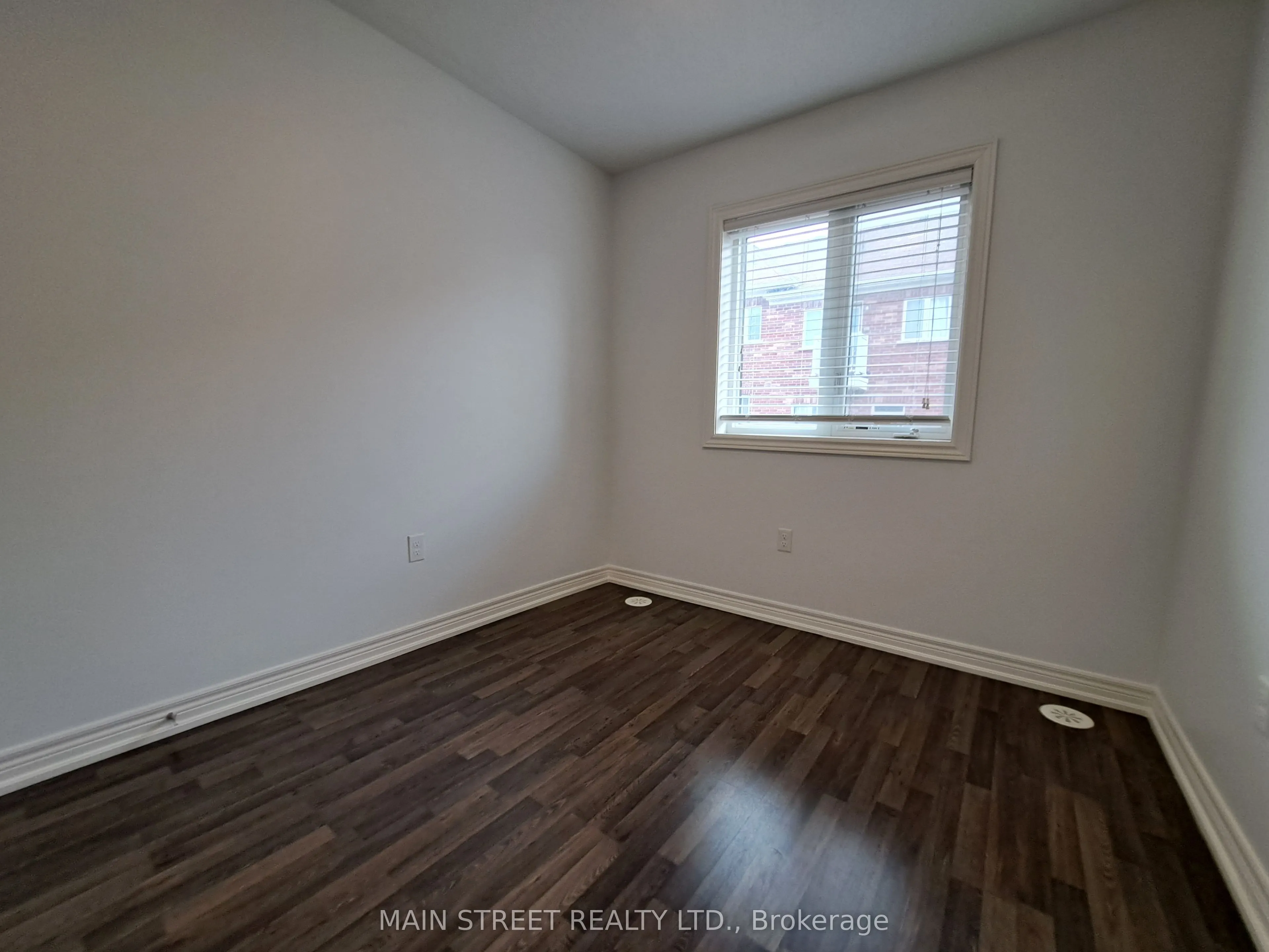 7 Roy Grove Way