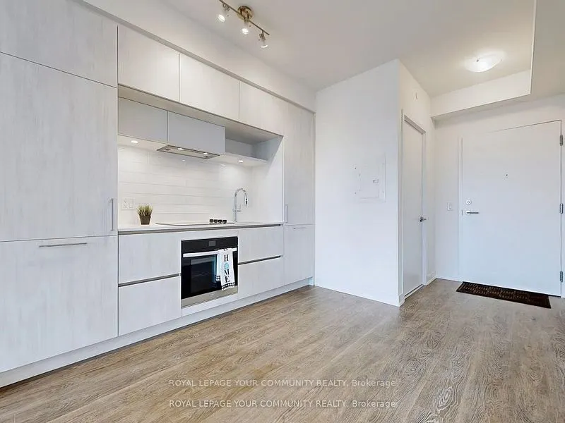 2 David Eyer Road, #421