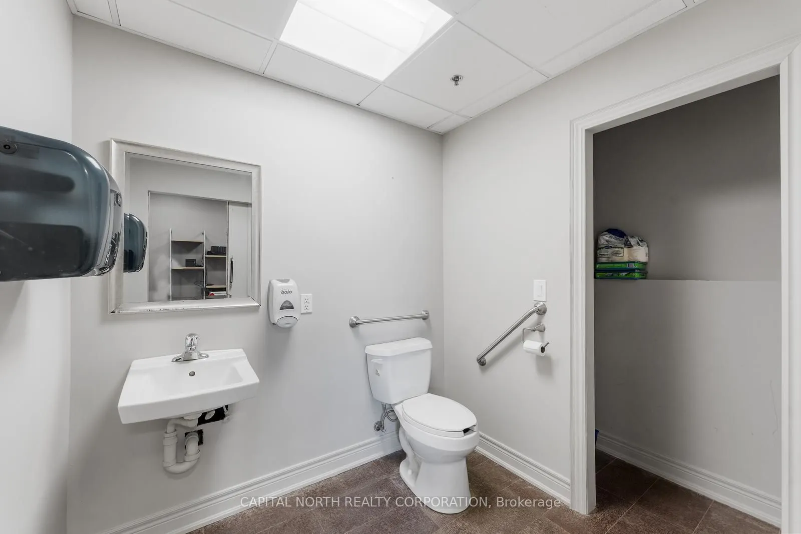 281 Woodbridge Avenue, #24