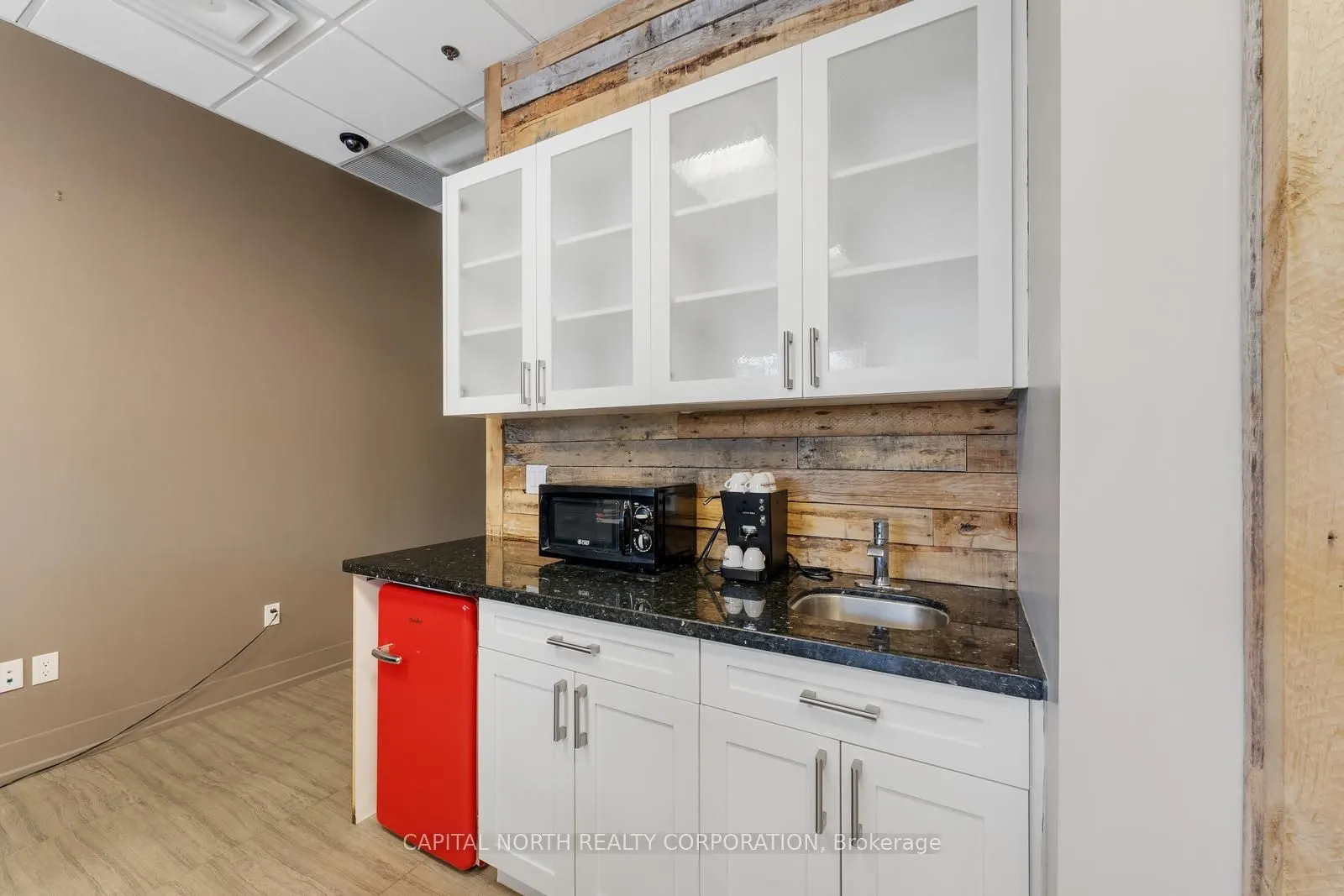 281 Woodbridge Avenue, #24