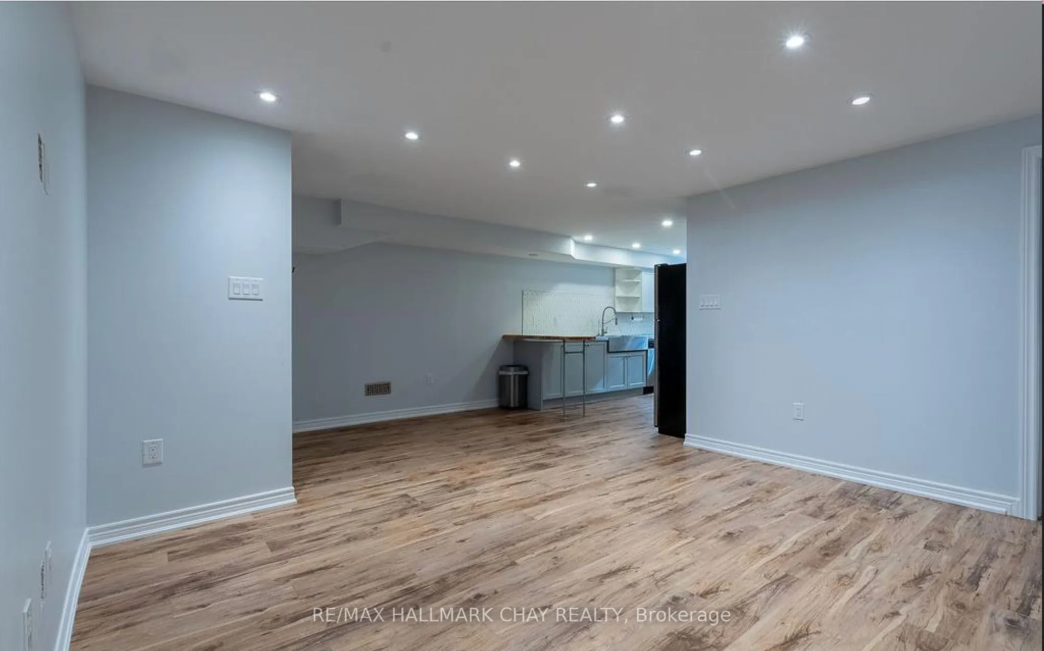 36 Dufferin Street S