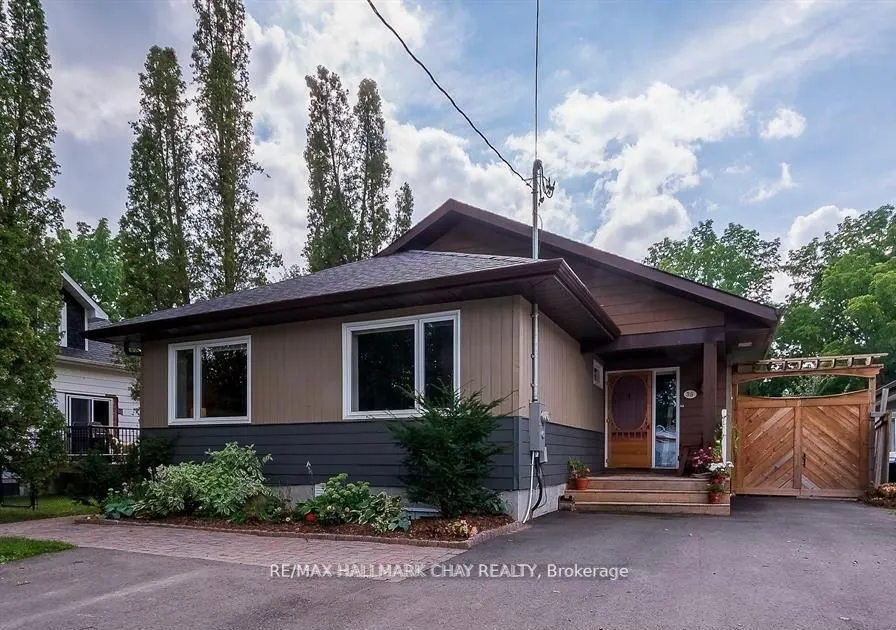 36 Dufferin Street S