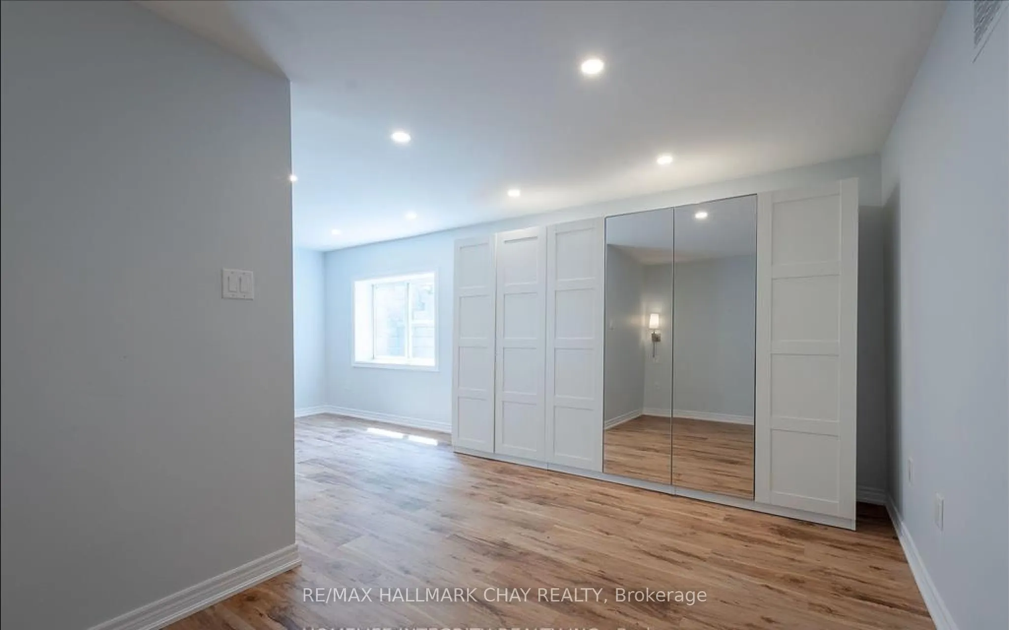 36 Dufferin Street S