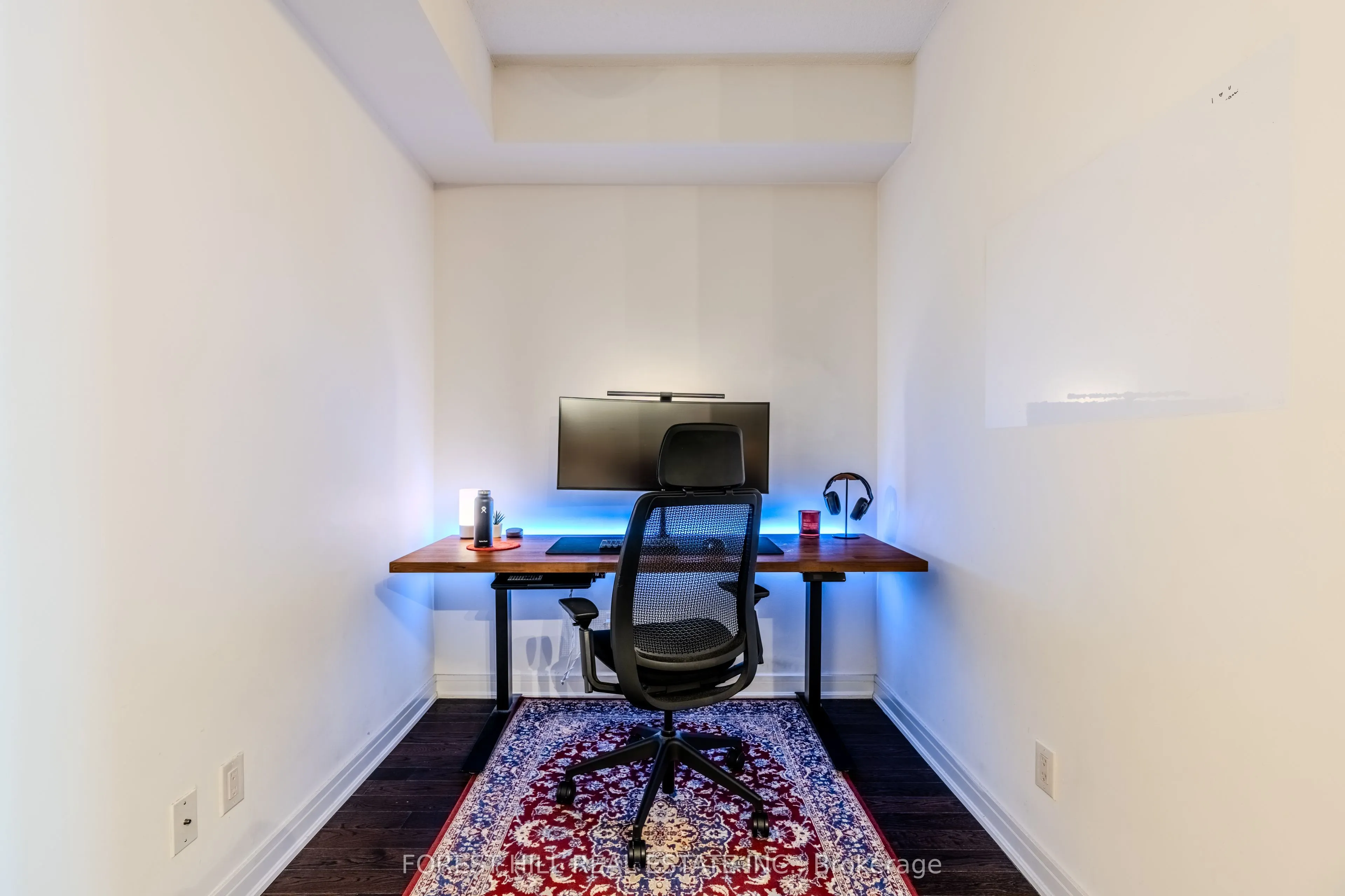 9191 Yonge Street, #SW908